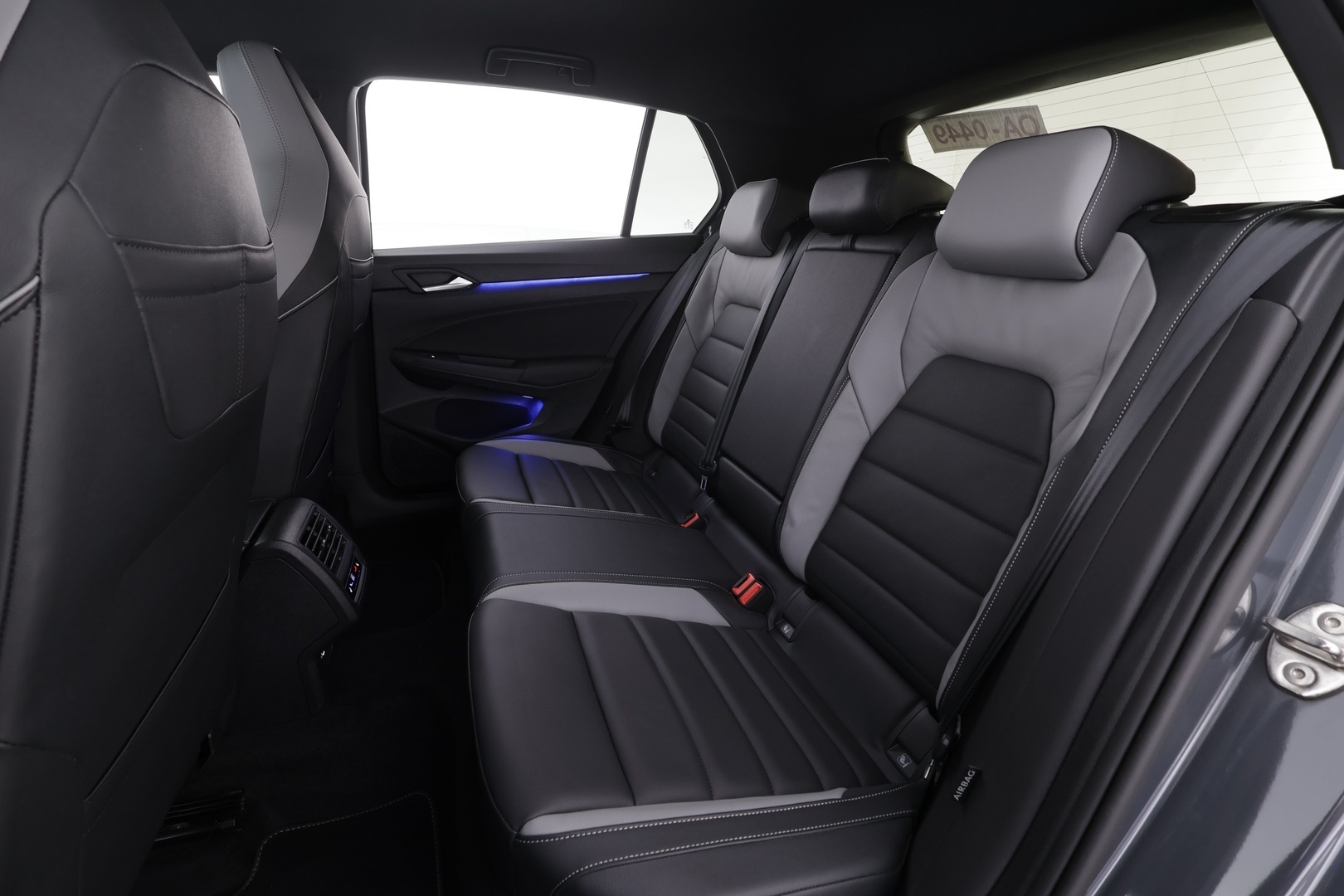 VOLKSWAGEN GOLF 2023