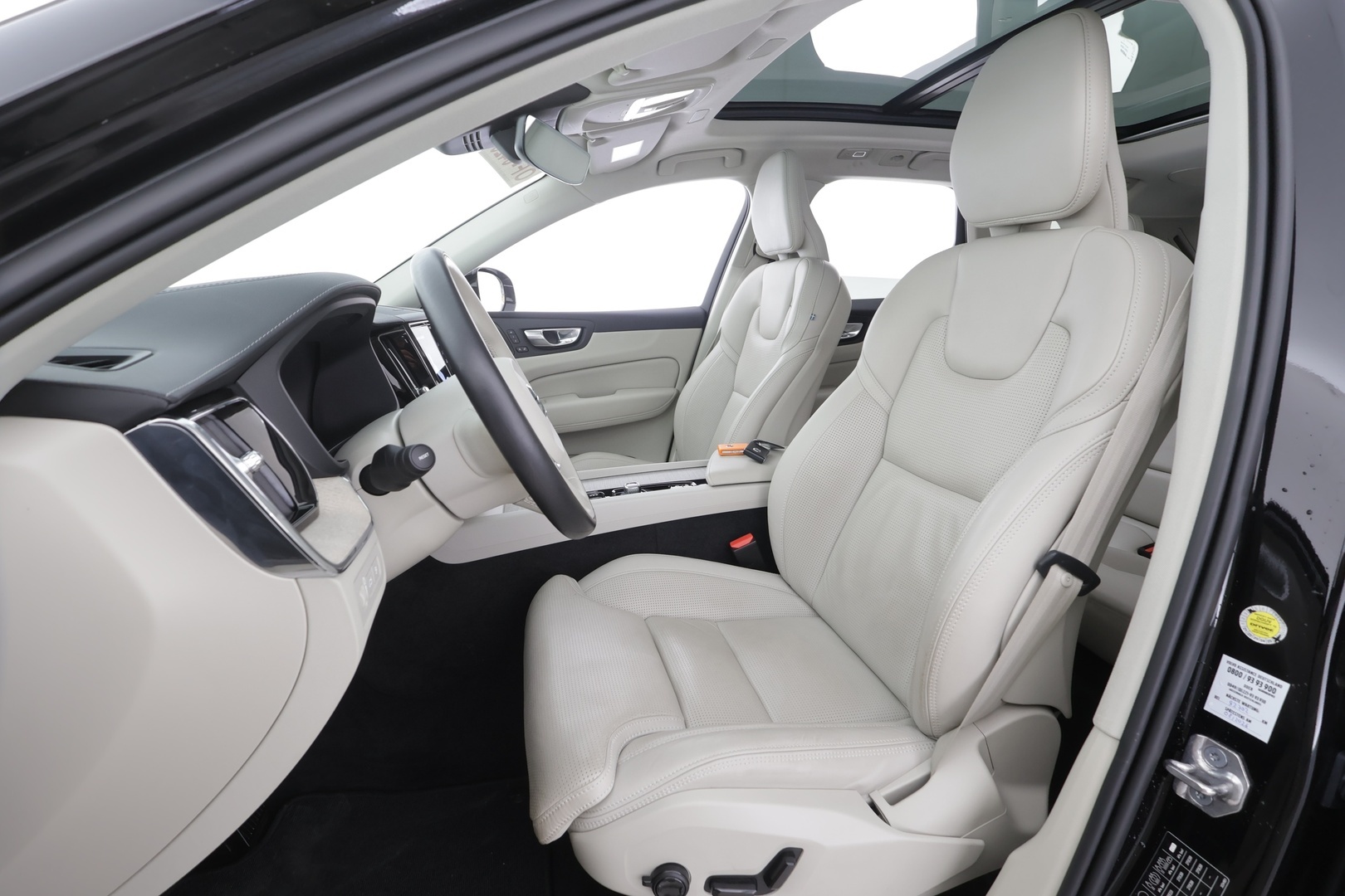 VOLVO XC60 2022