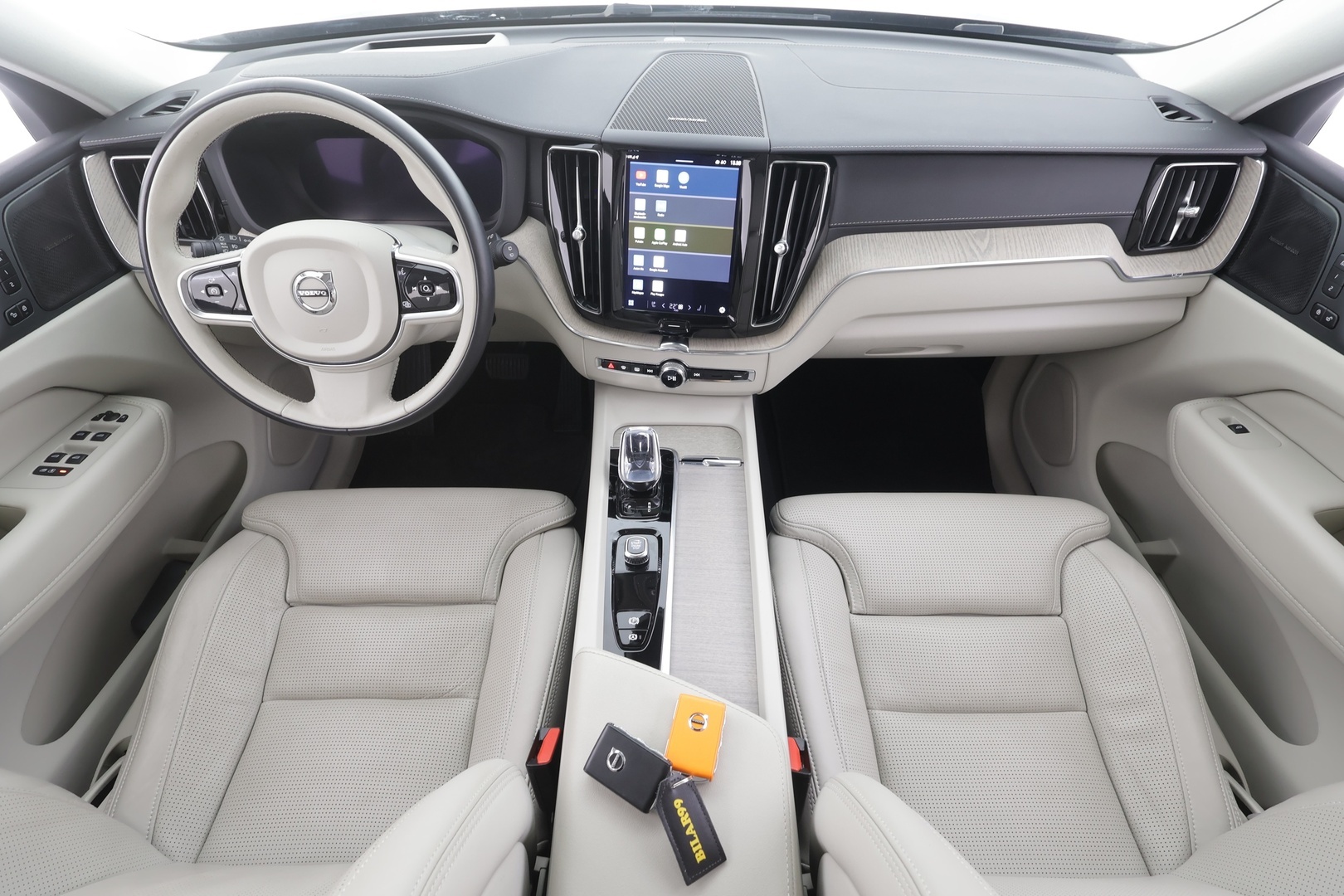 VOLVO XC60 2022