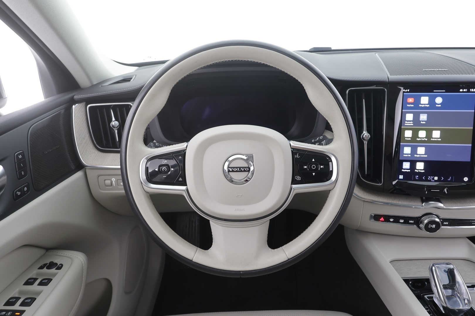 VOLVO XC60 2022