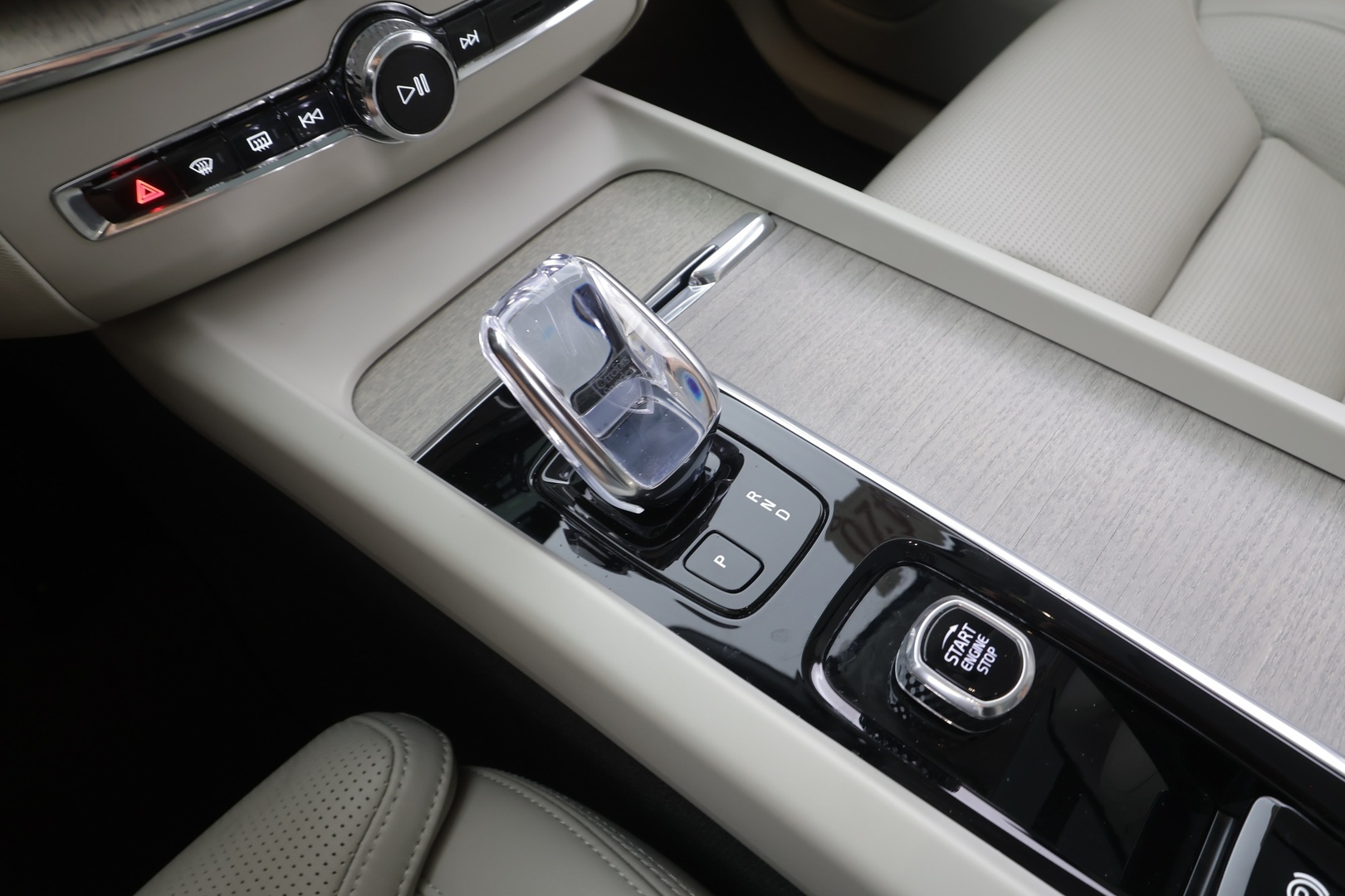 VOLVO XC60 2022