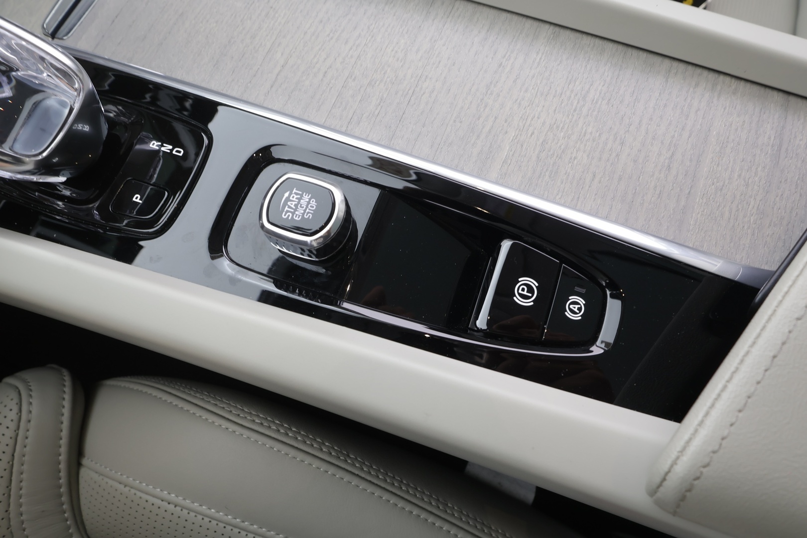 VOLVO XC60 2022