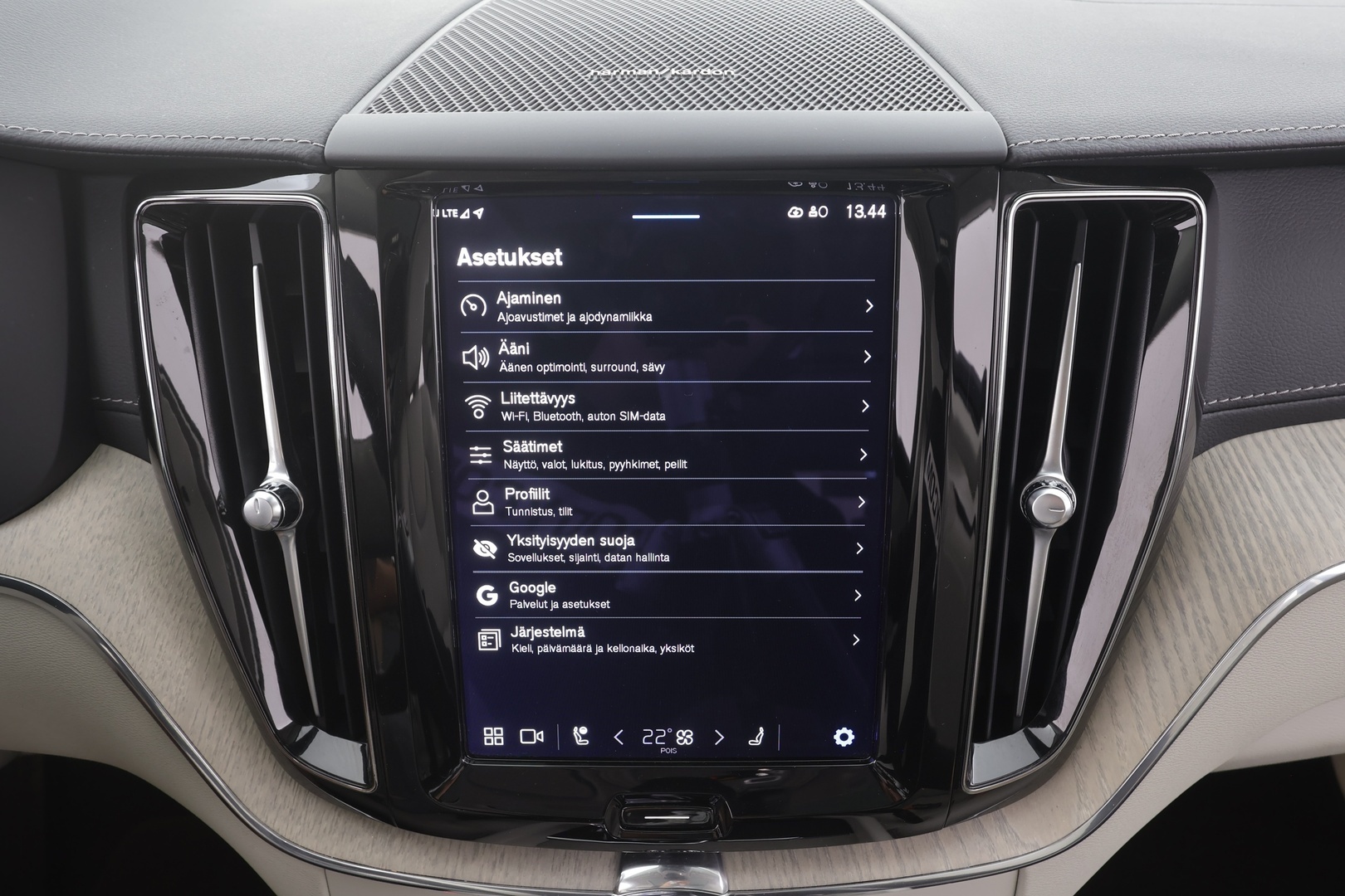 VOLVO XC60 2022