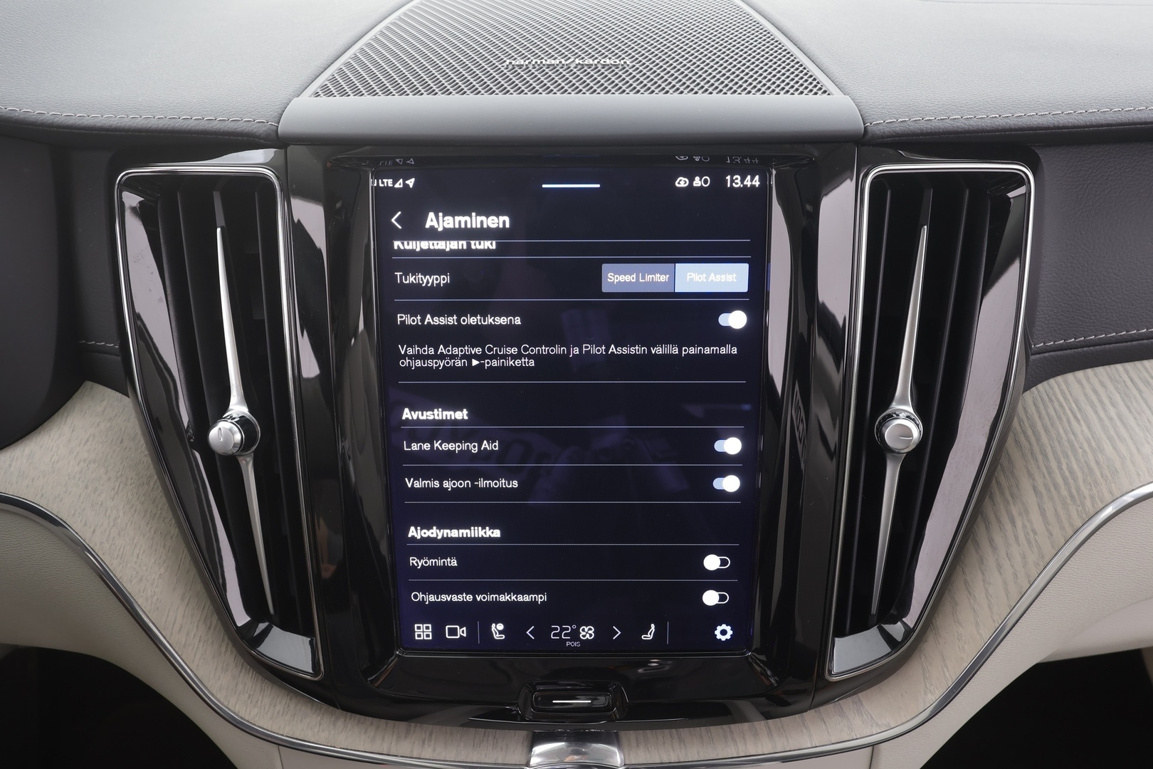 VOLVO XC60 2022