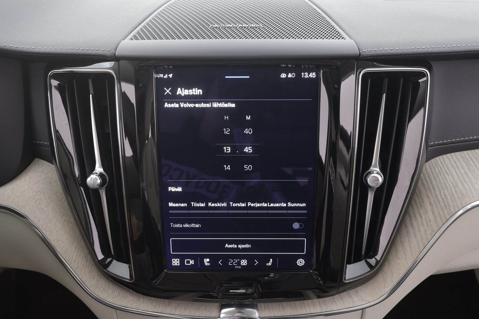 VOLVO XC60 2022