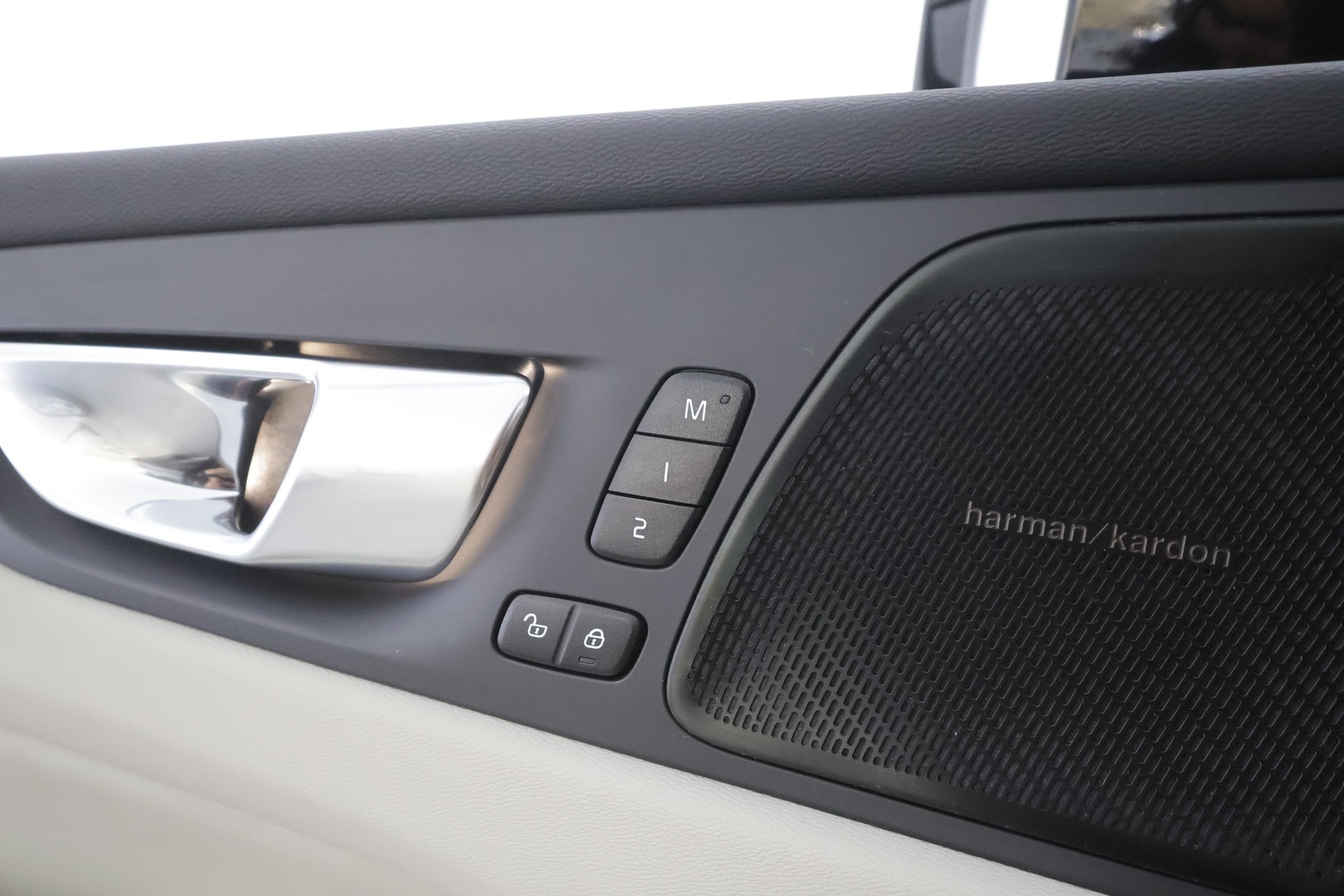 VOLVO XC60 2022