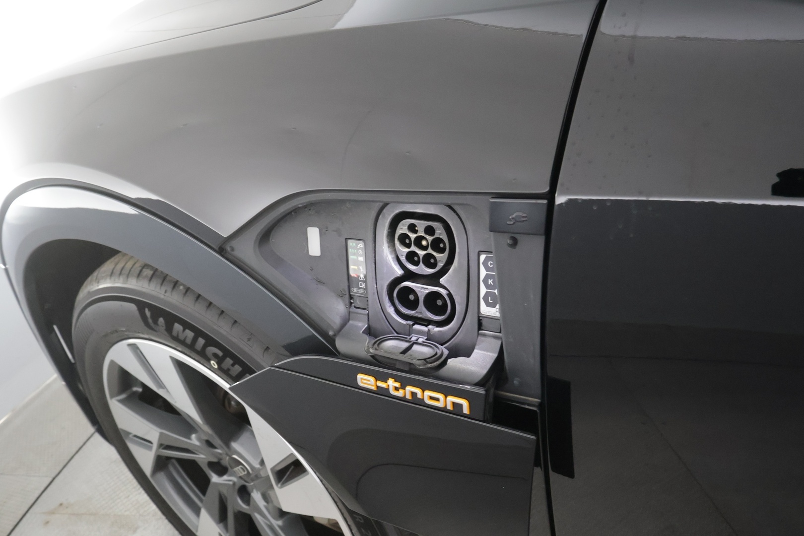 AUDI E-TRON 2023