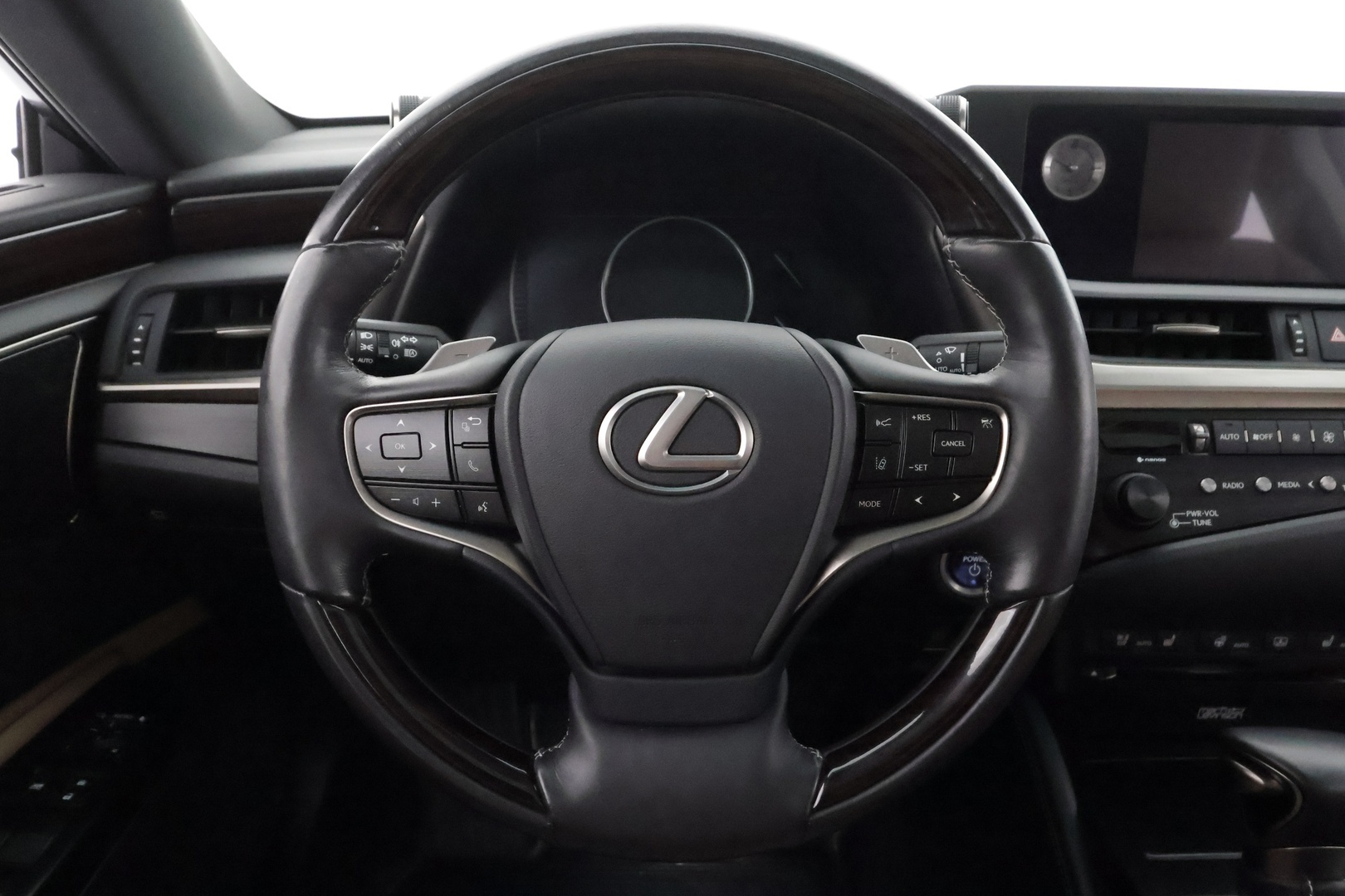LEXUS ES 2019