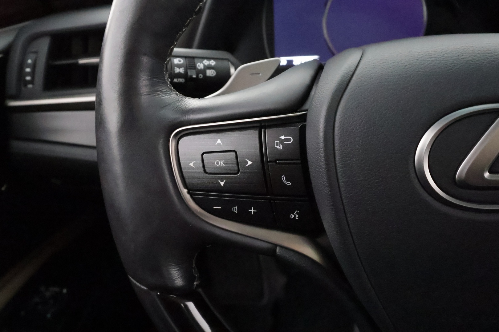 LEXUS ES 2019