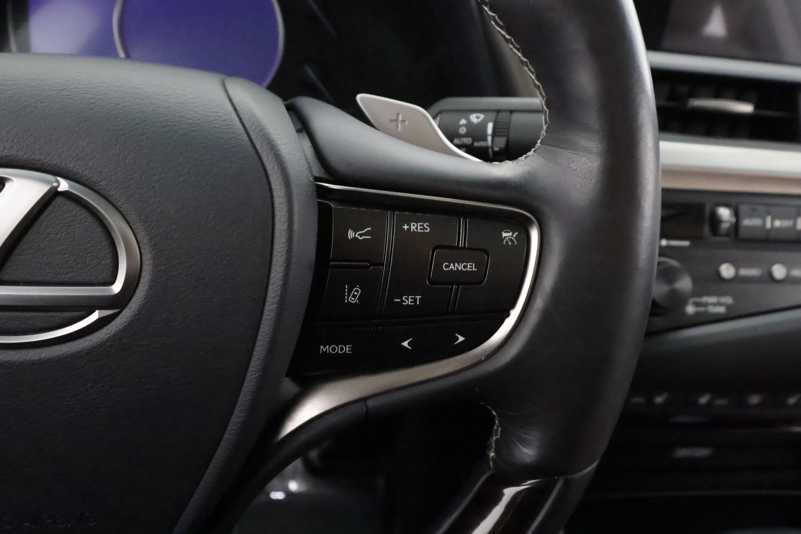 LEXUS ES 2019