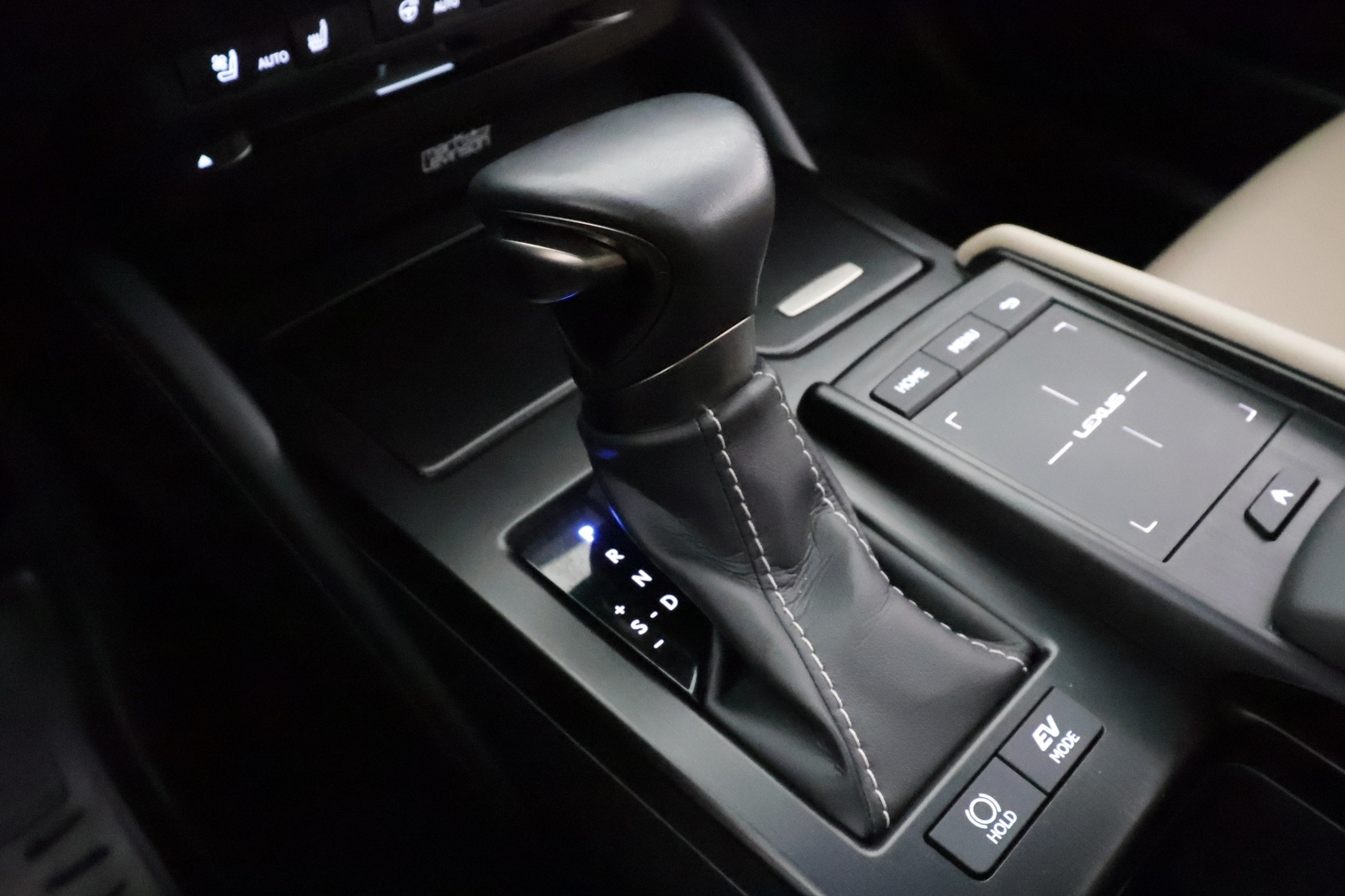 LEXUS ES 2019