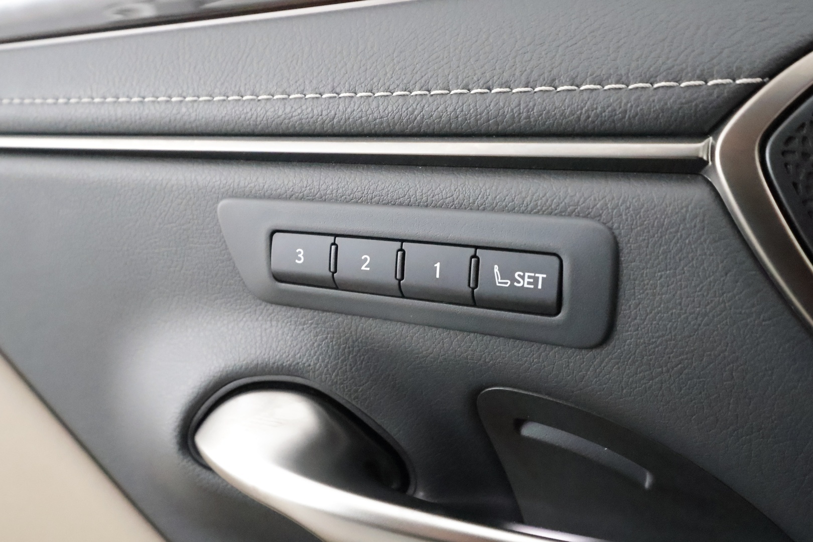 LEXUS ES 2019