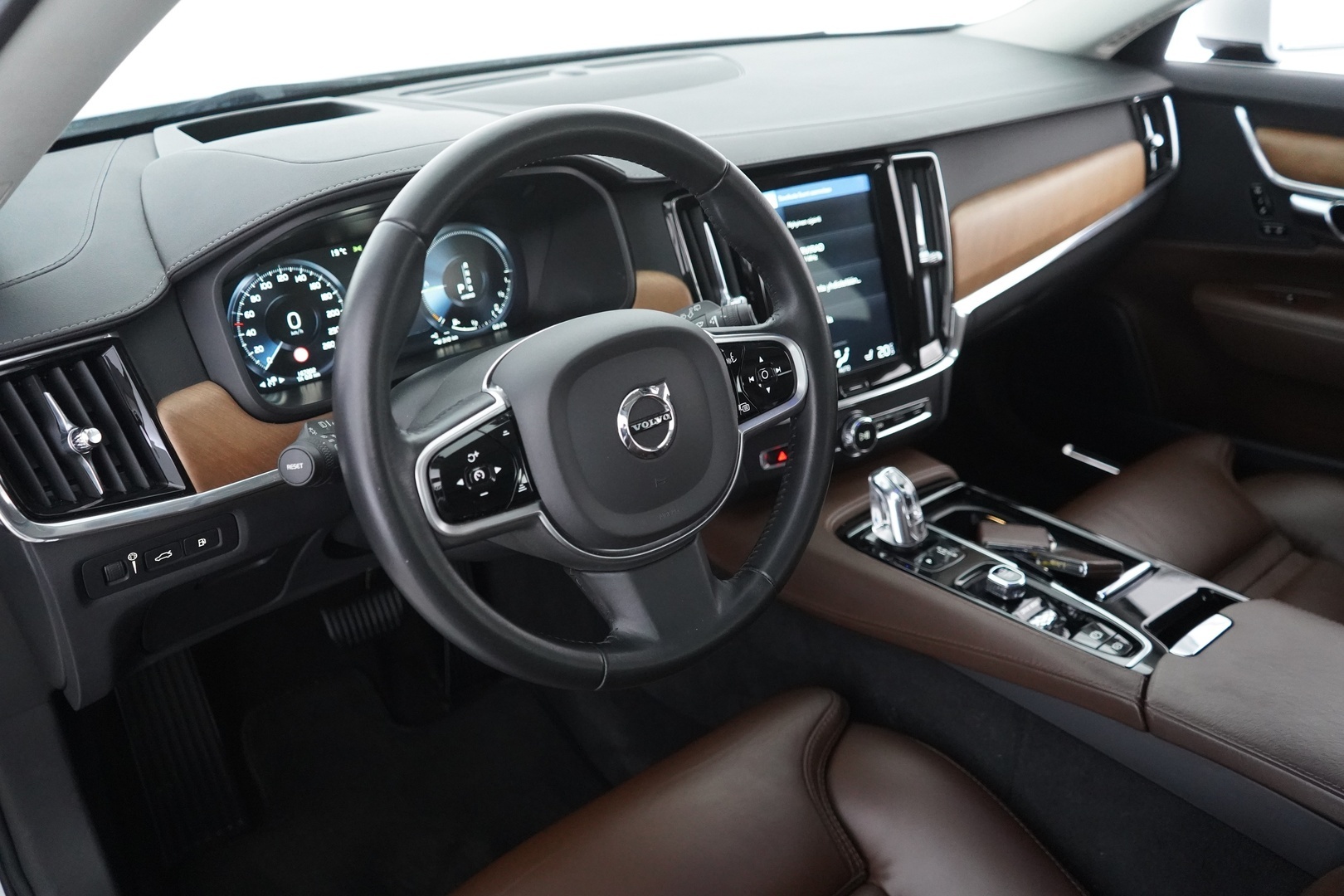 VOLVO V90 2019
