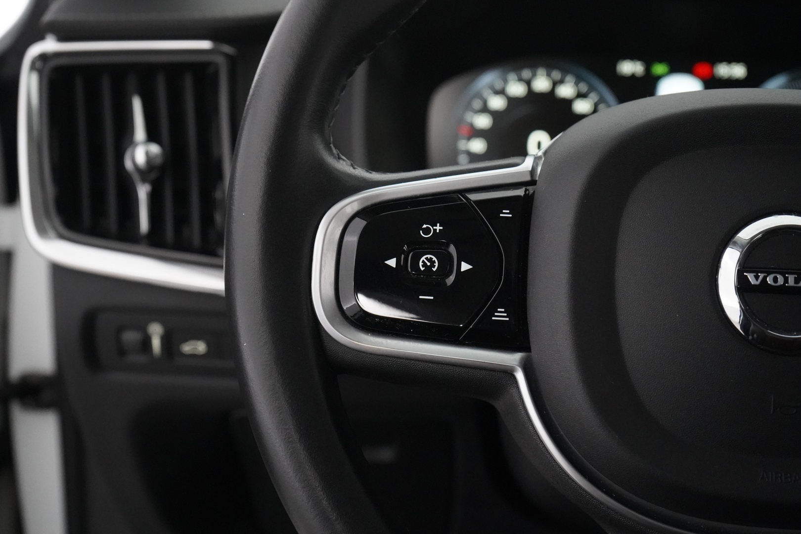 VOLVO V90 2019