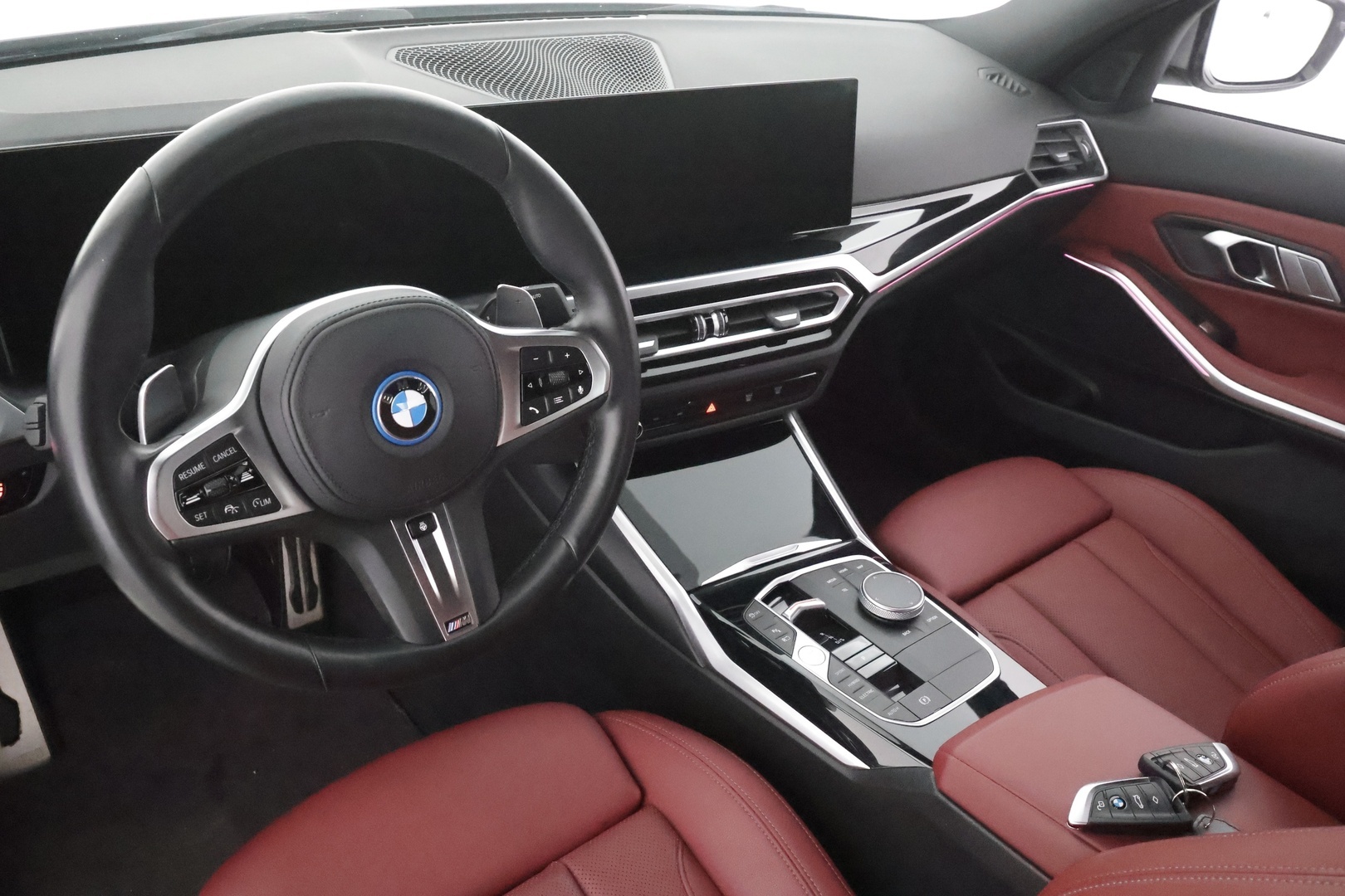 BMW 330 2023
