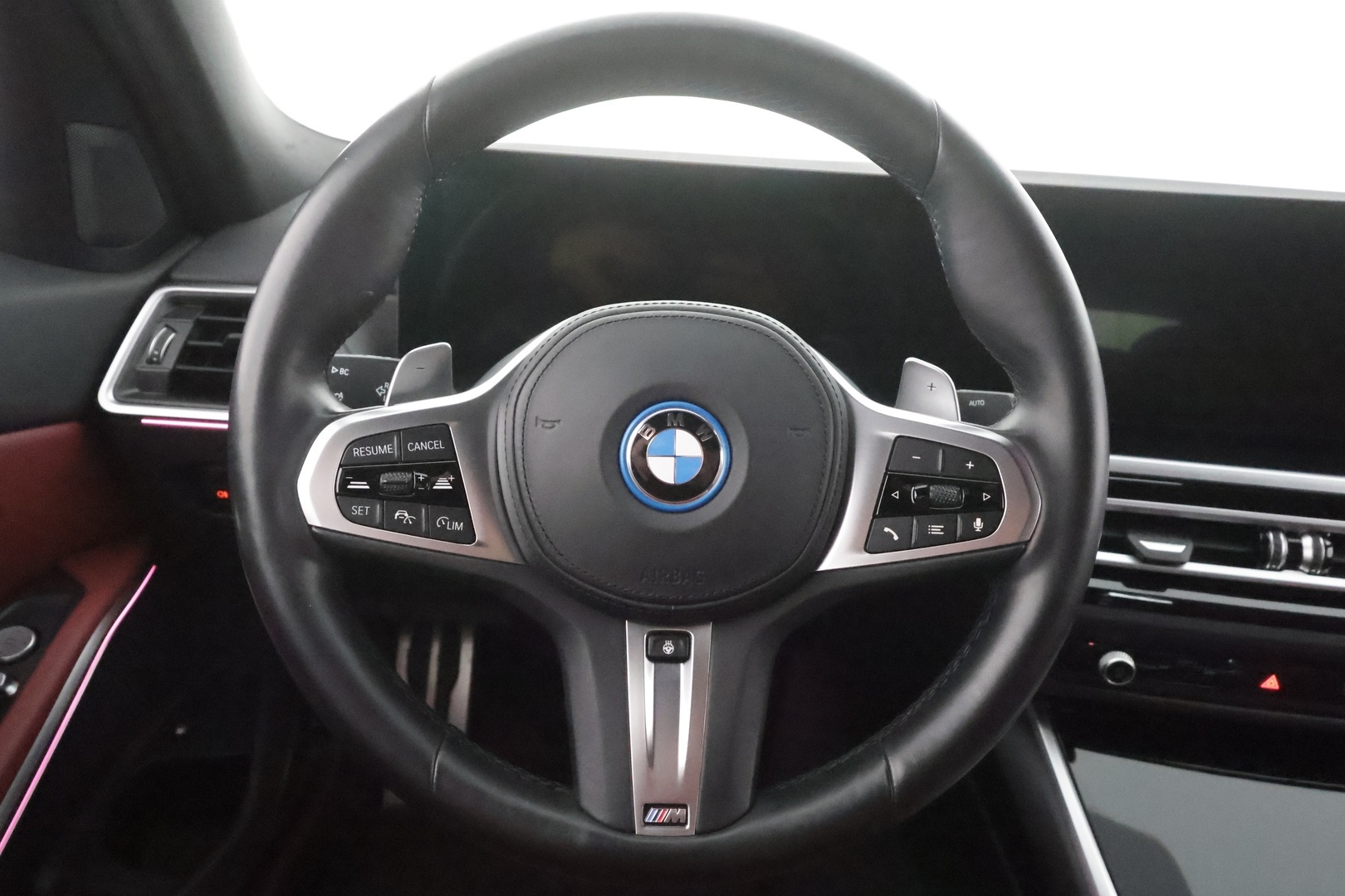 BMW 330 2023