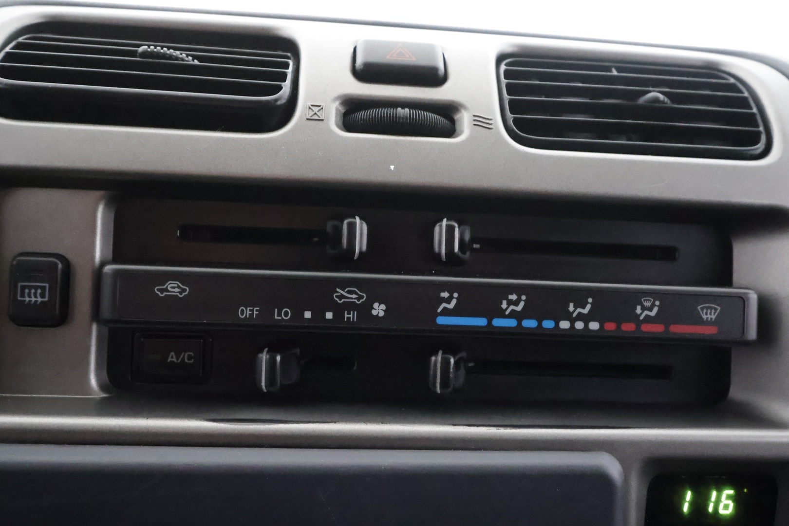 TOYOTA Hiace 2010