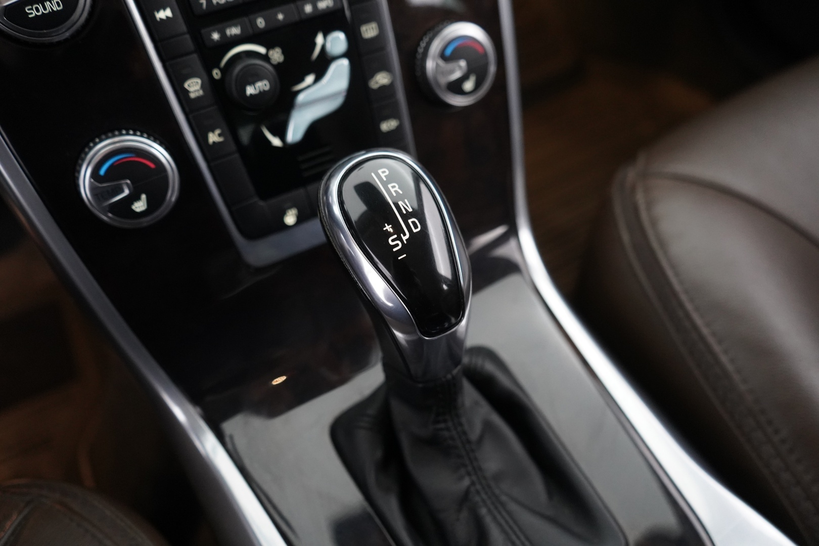VOLVO XC70 2015