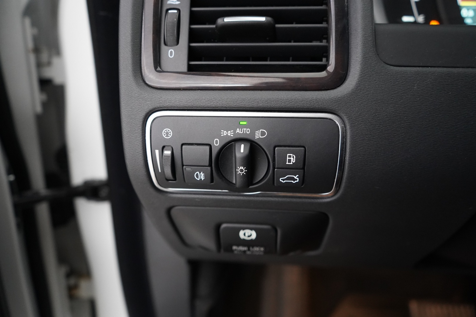 VOLVO XC70 2015