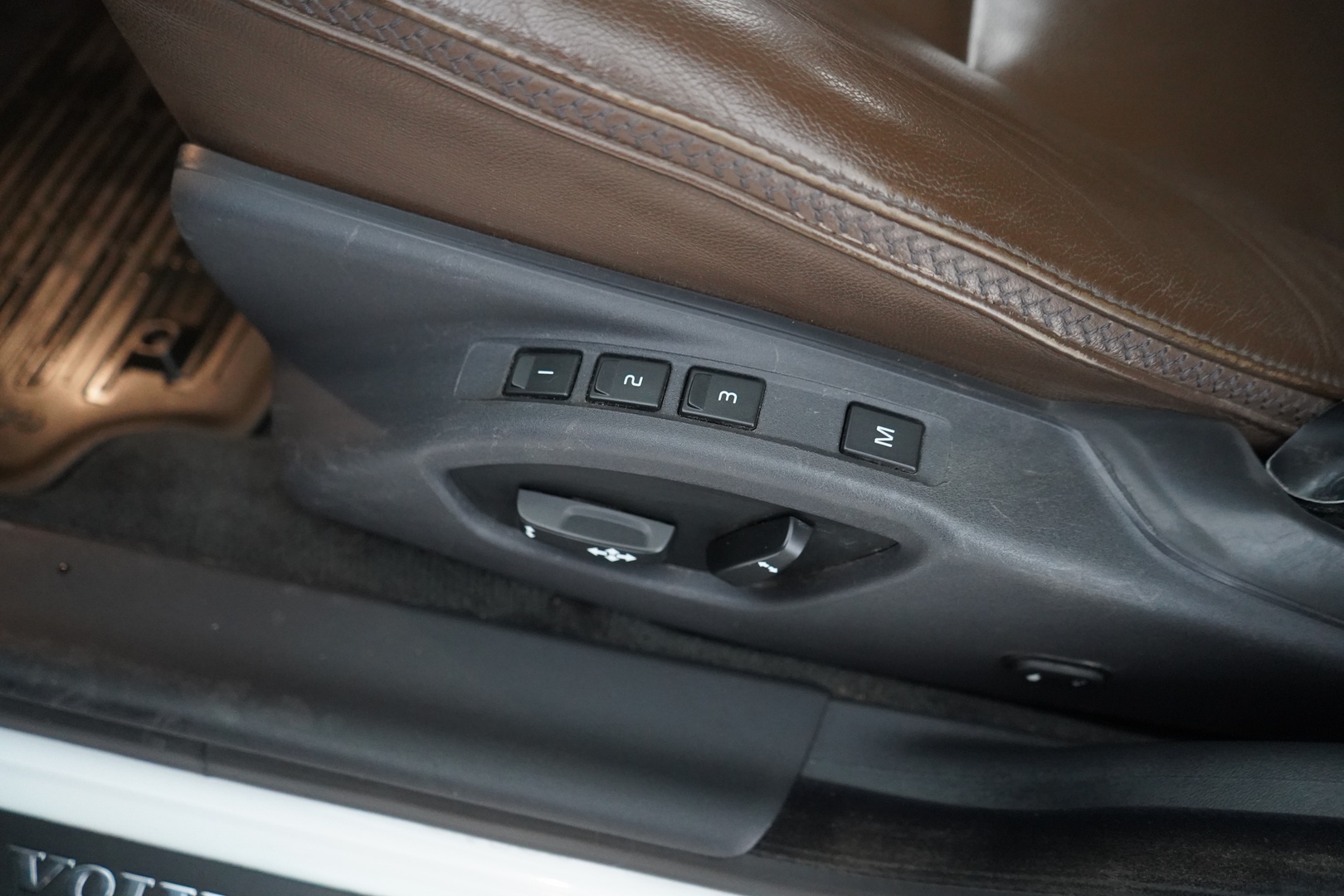 VOLVO XC70 2015