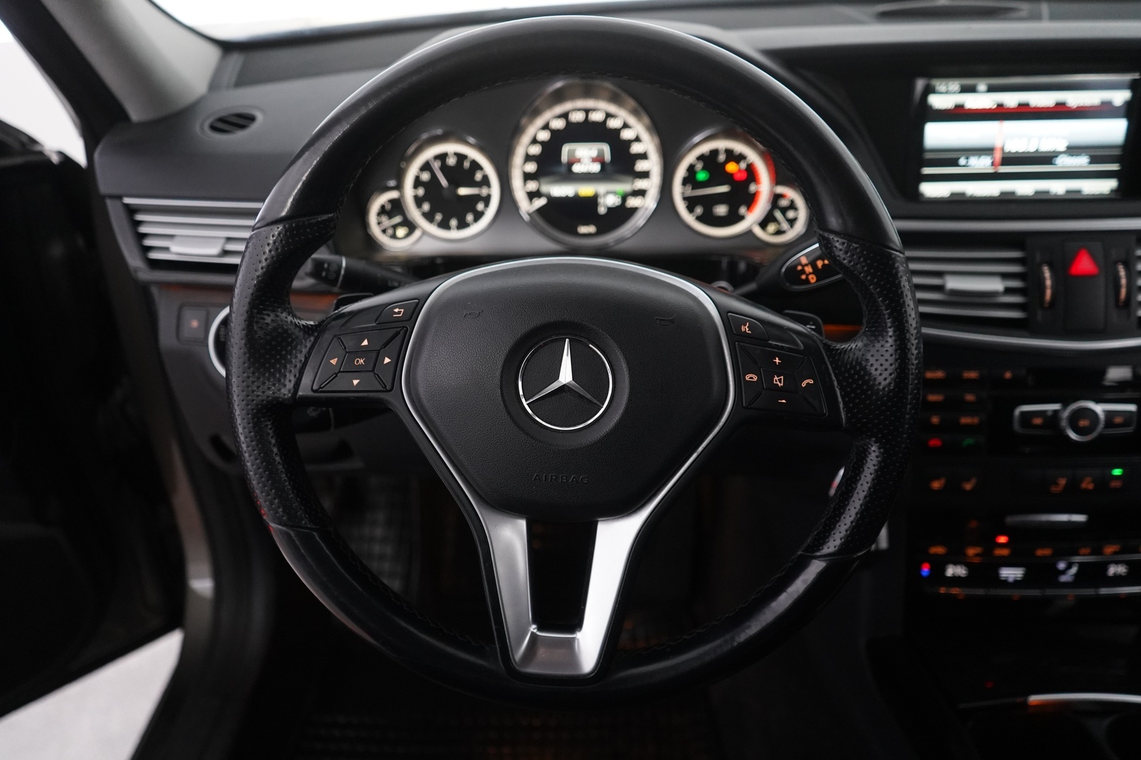 MERCEDES-BENZ E 2012