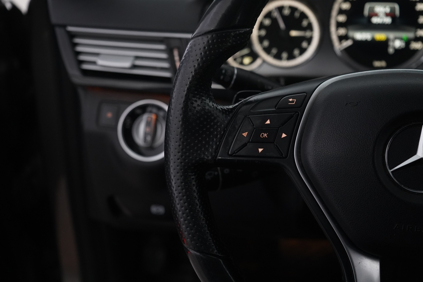 MERCEDES-BENZ E 2012