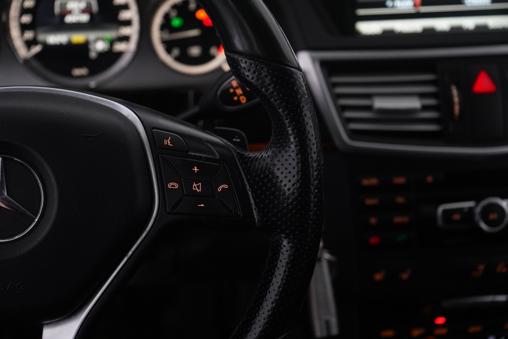 MERCEDES-BENZ E 2012