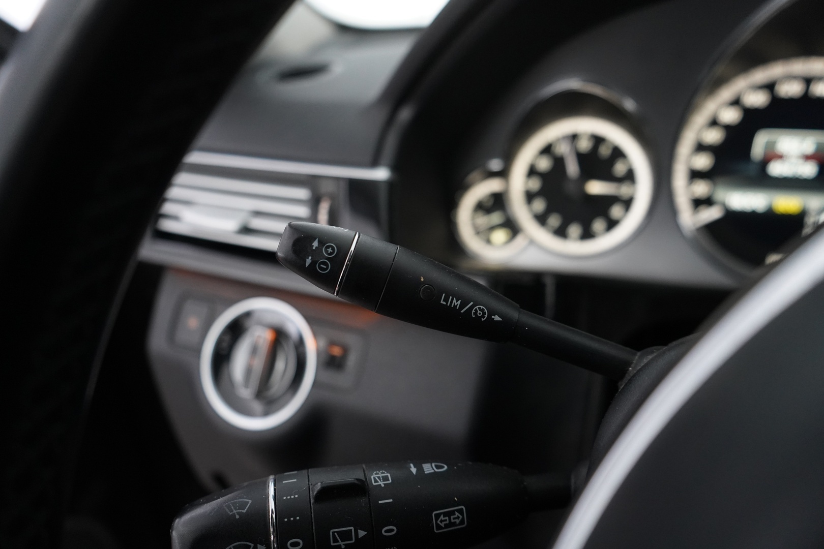 MERCEDES-BENZ E 2012