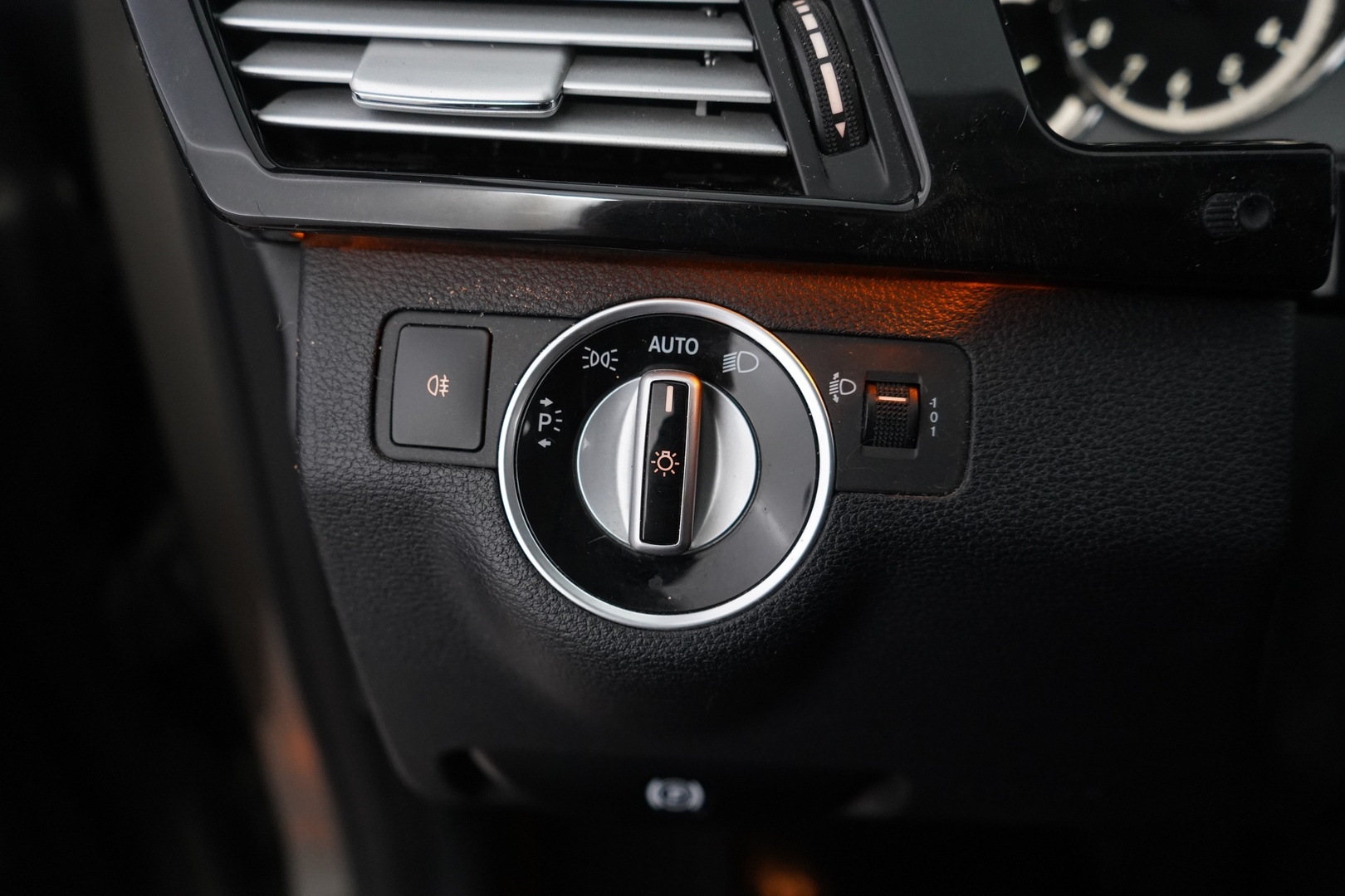 MERCEDES-BENZ E 2012