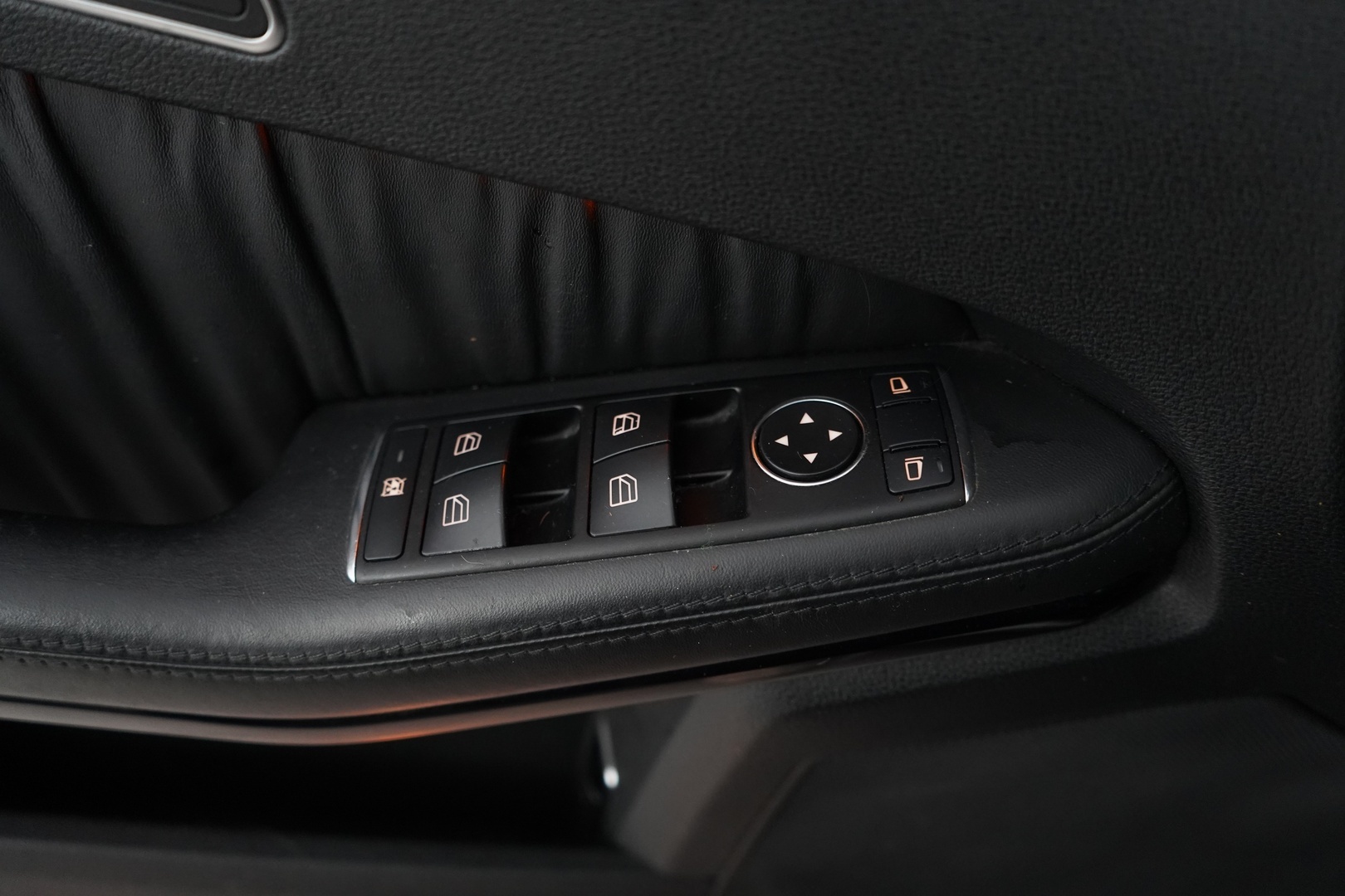 MERCEDES-BENZ E 2012