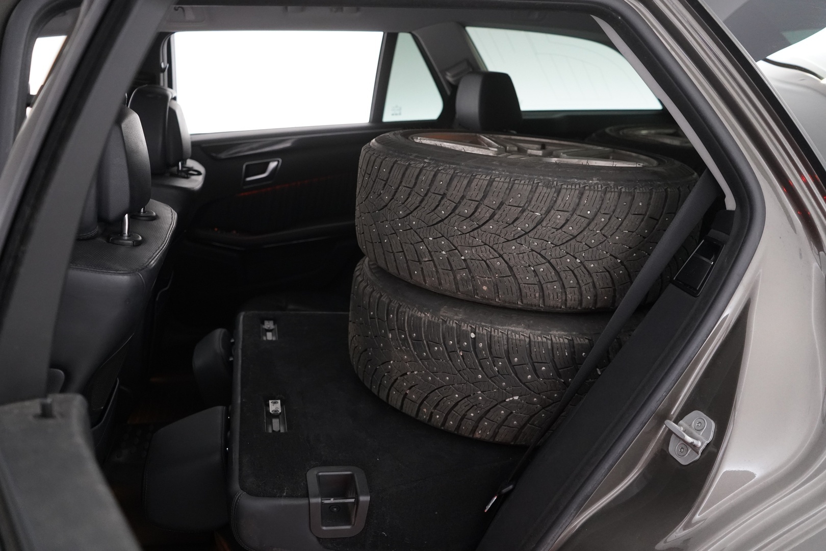 MERCEDES-BENZ E 2012