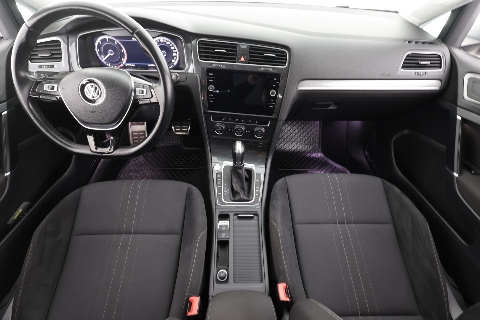 VOLKSWAGEN Golf 2018