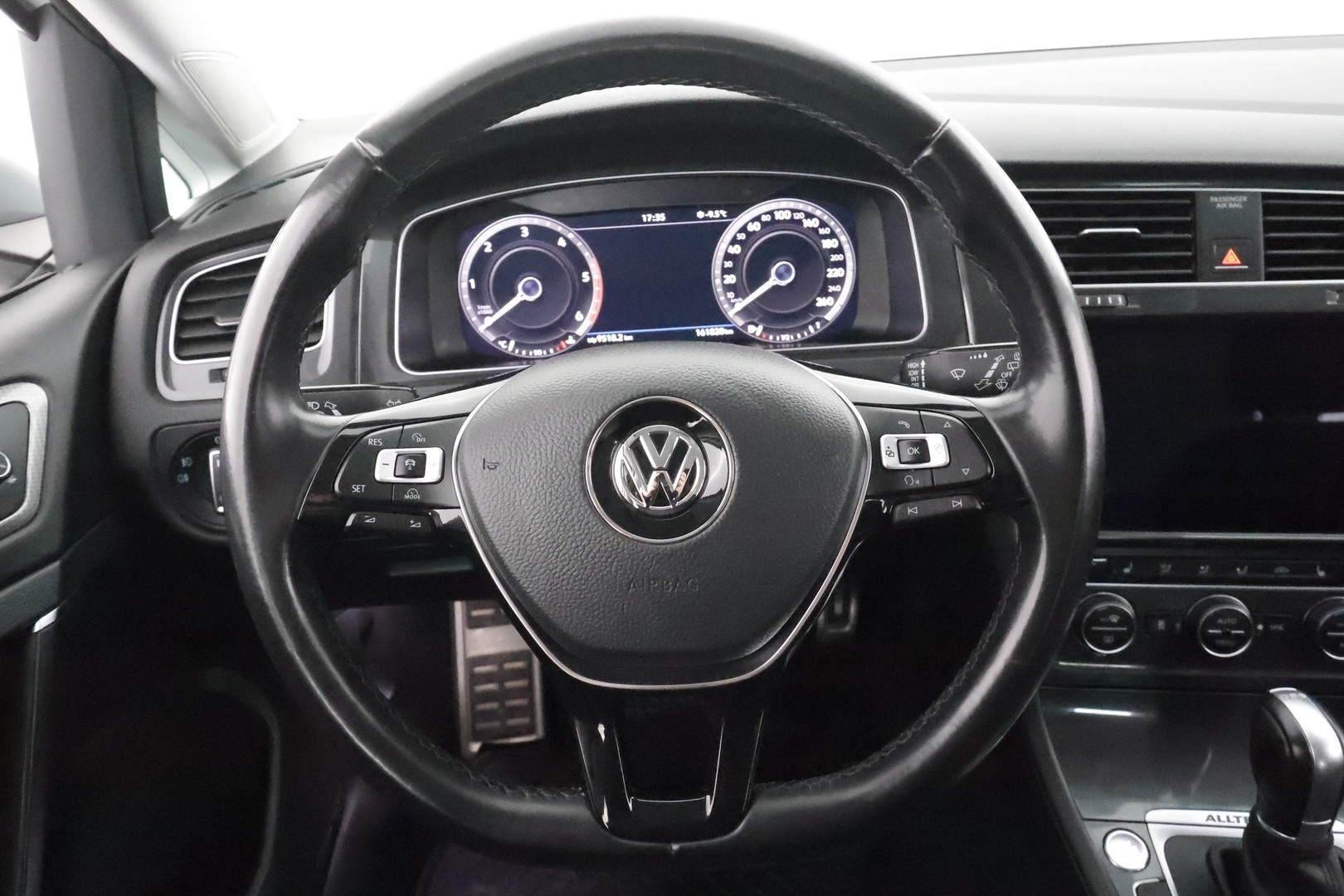 VOLKSWAGEN Golf 2018