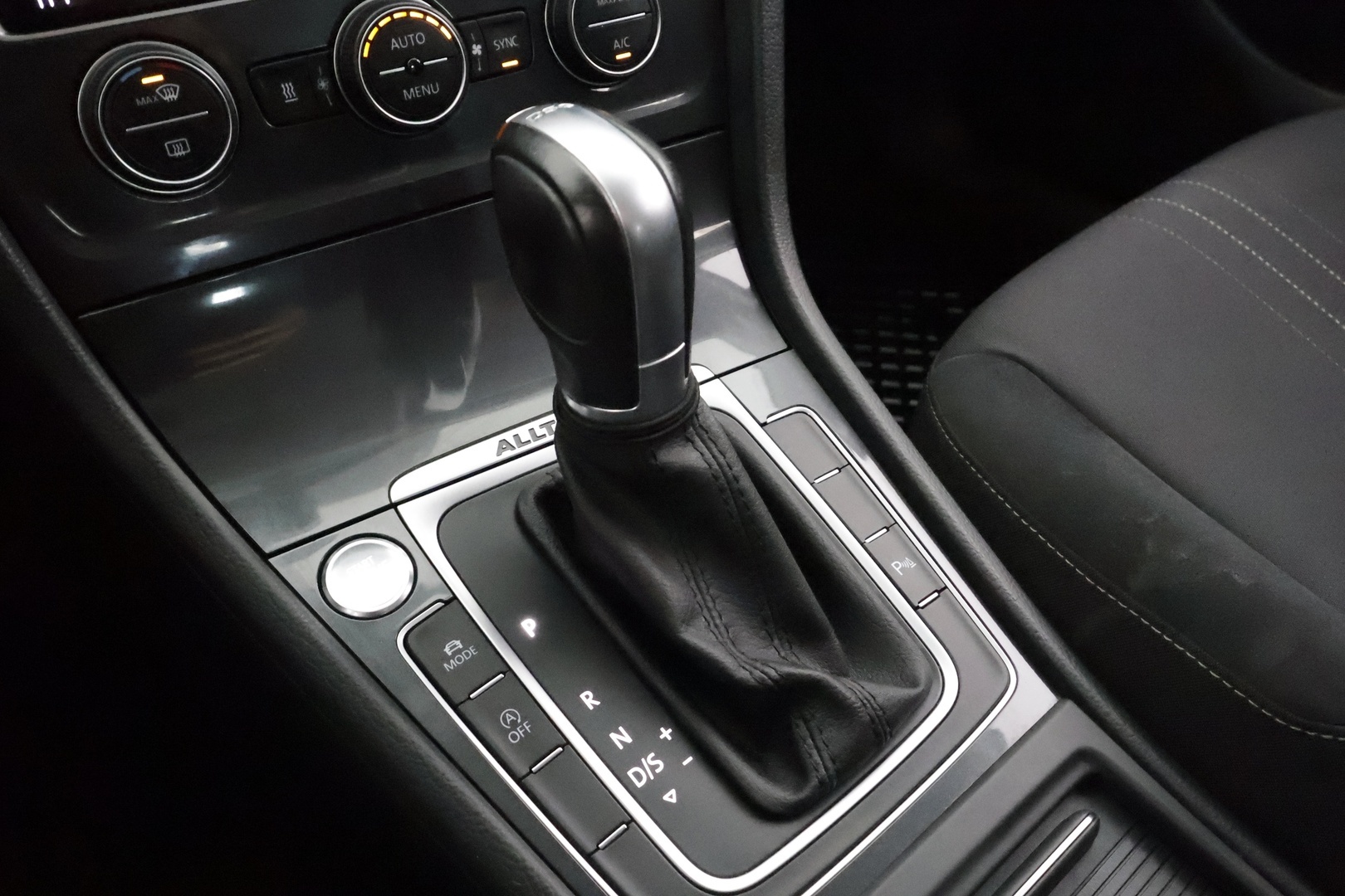 VOLKSWAGEN Golf 2018