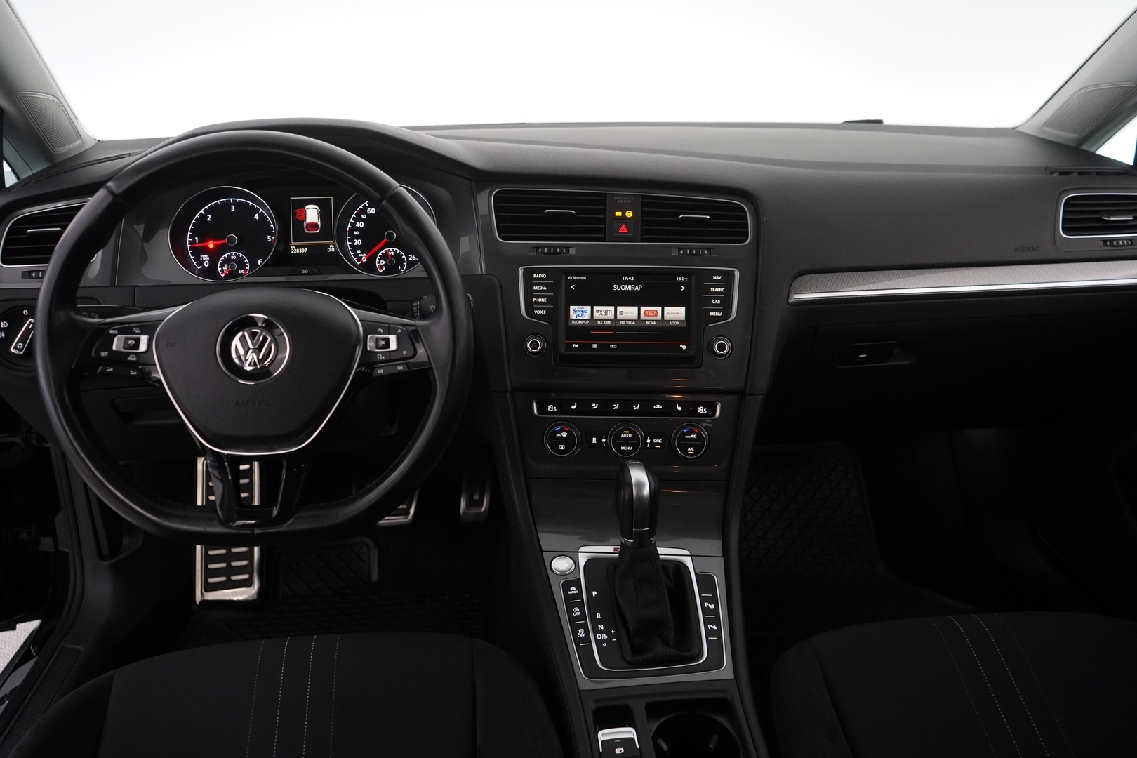 VOLKSWAGEN Golf 2016