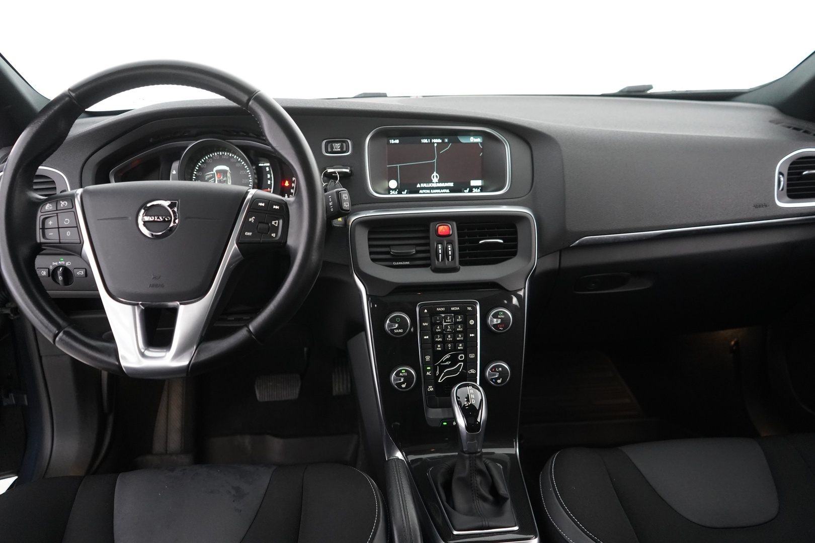 VOLVO V40 2017