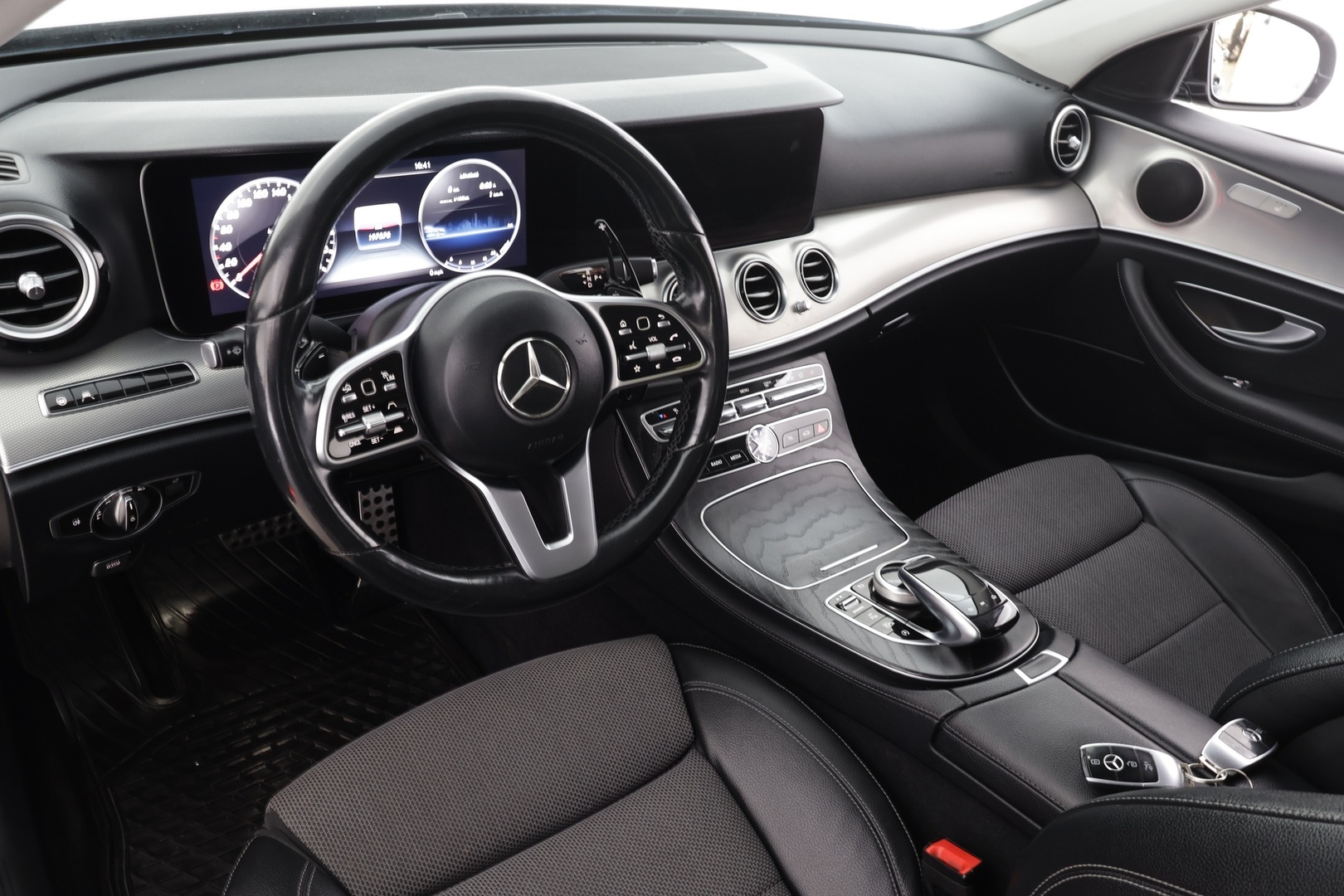 MERCEDES-BENZ E 2019