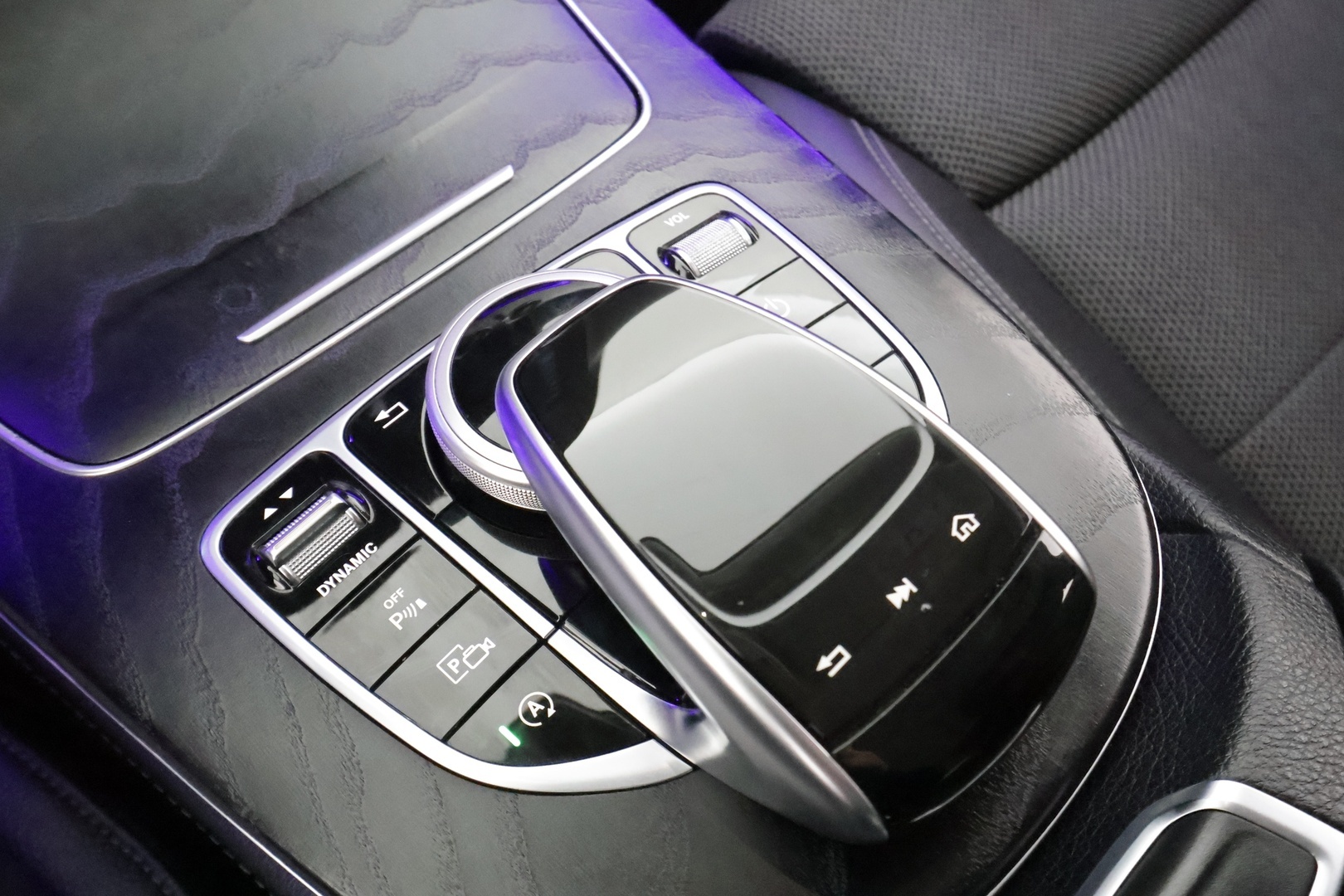 MERCEDES-BENZ E 2019