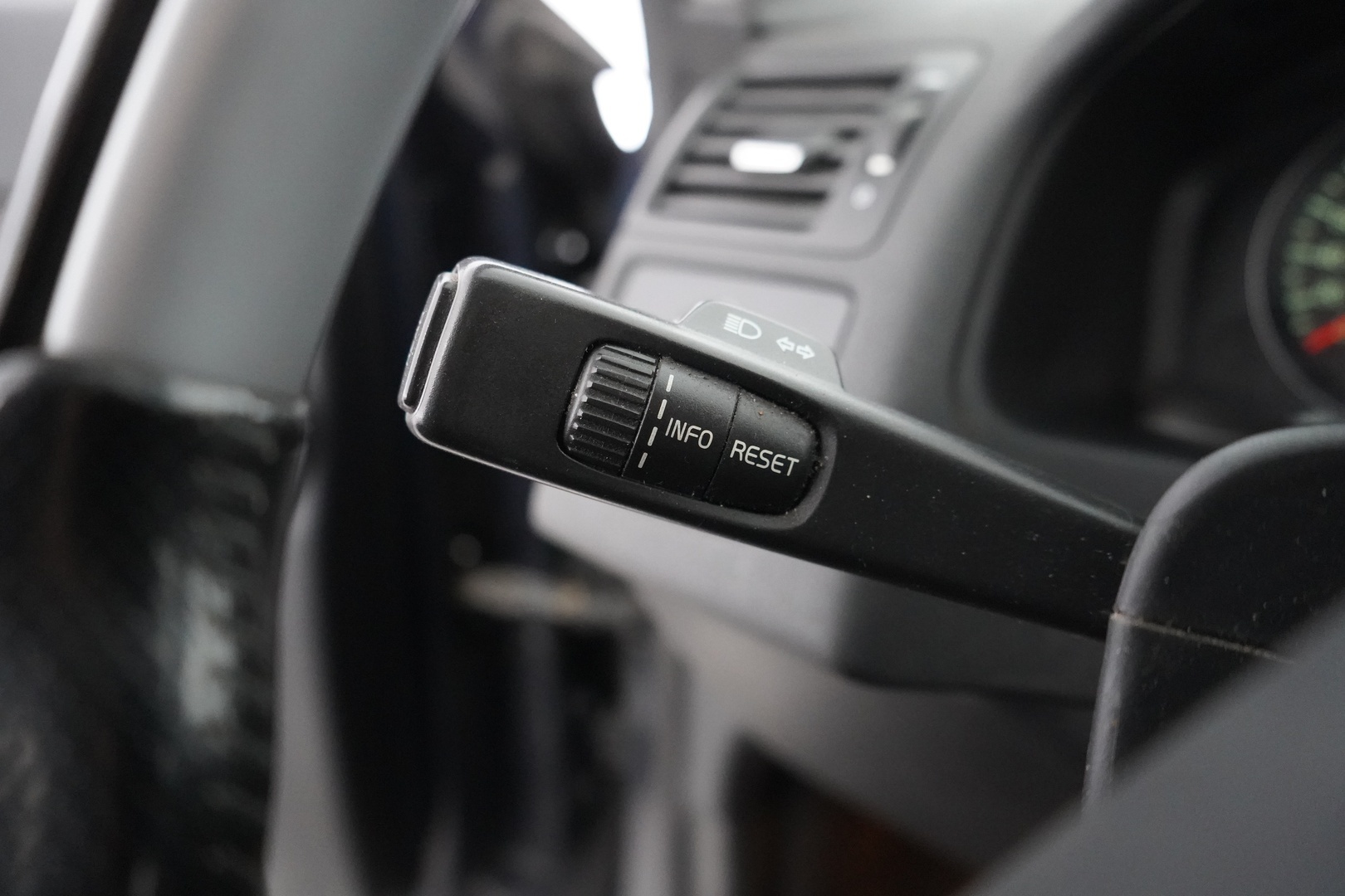 VOLVO V50 2012