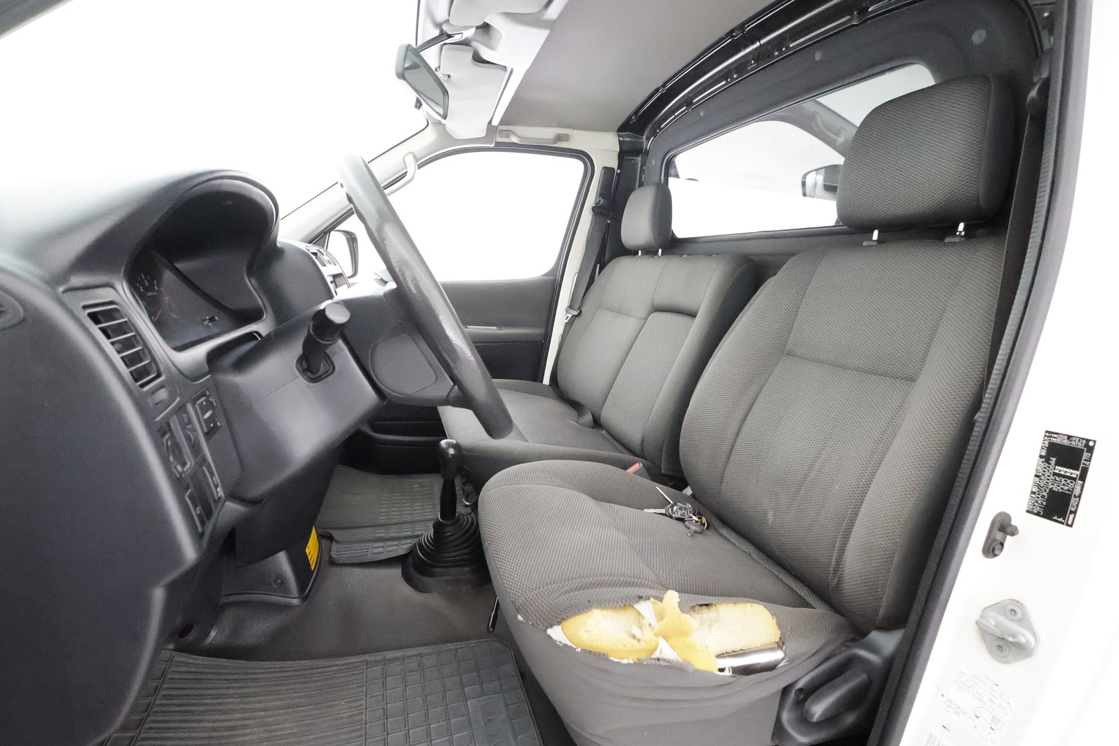 TOYOTA Hiace 2012