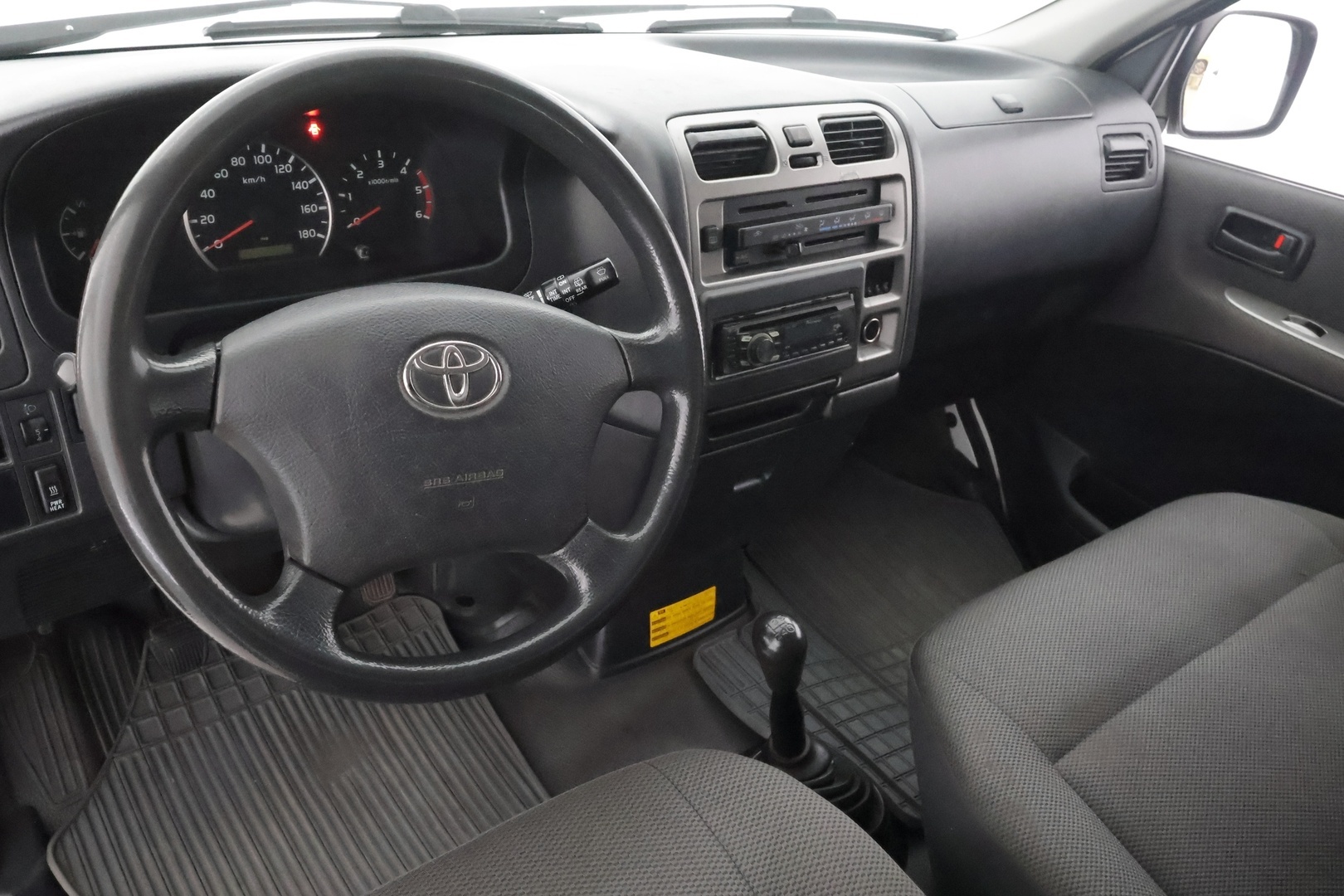 TOYOTA Hiace 2012