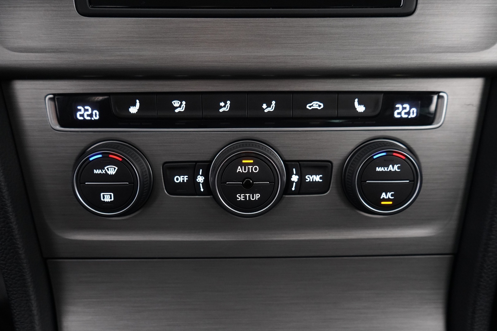 VOLKSWAGEN Golf 2014