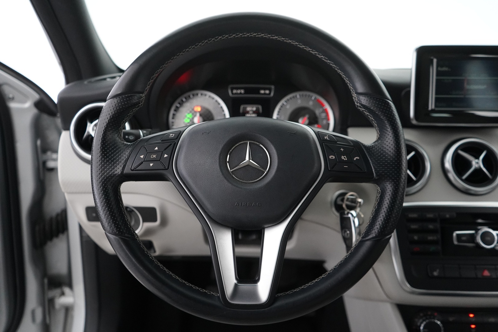 MERCEDES-BENZ A 2014