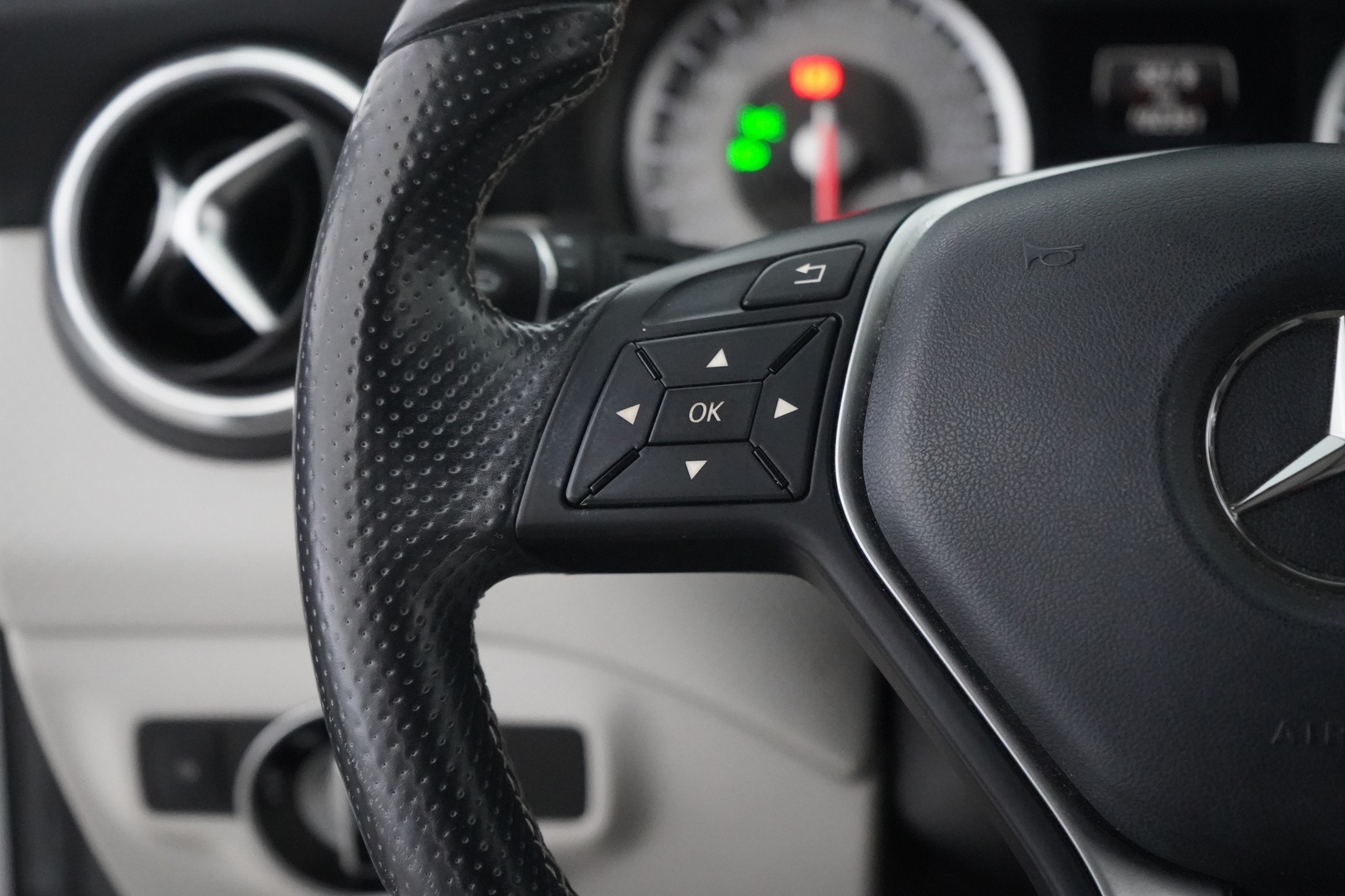 MERCEDES-BENZ A 2014