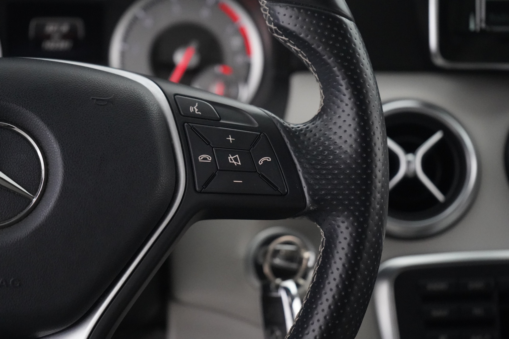 MERCEDES-BENZ A 2014