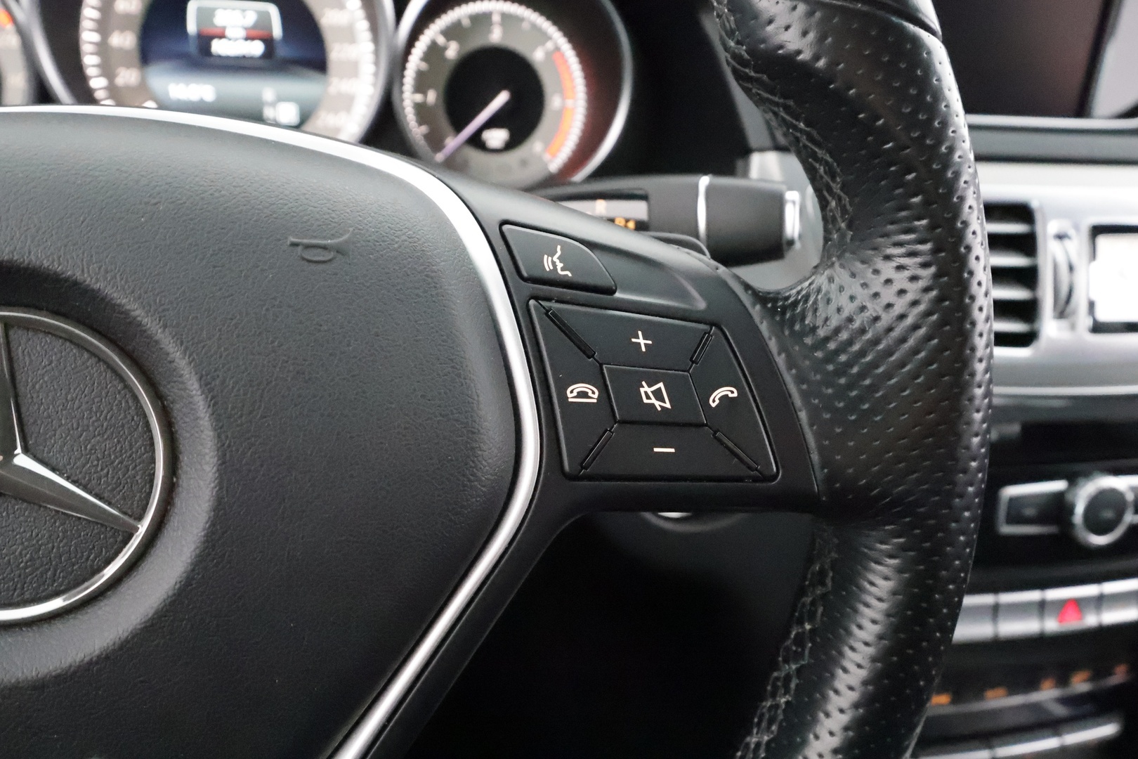 MERCEDES-BENZ E 2015