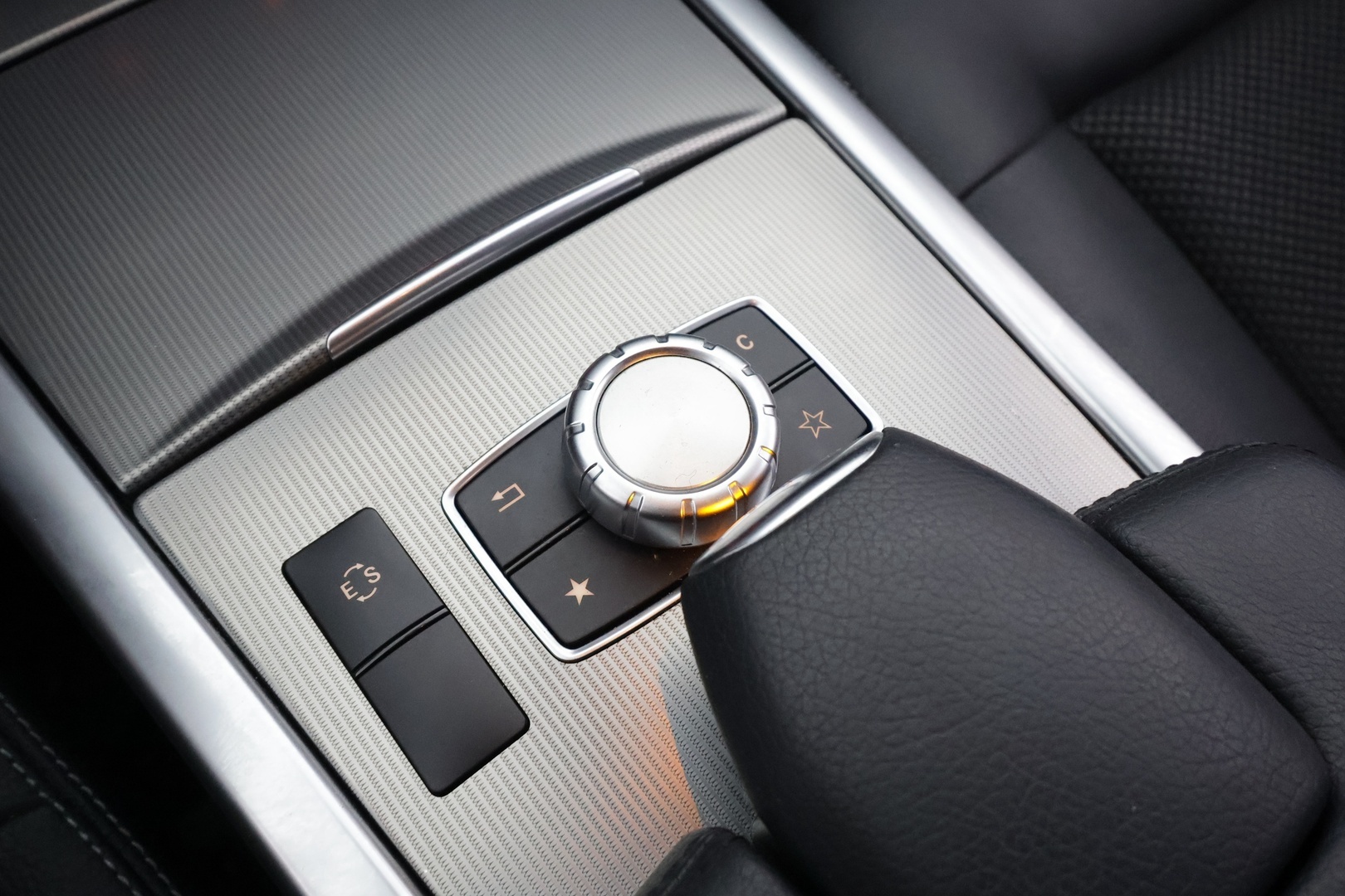 MERCEDES-BENZ E 2015