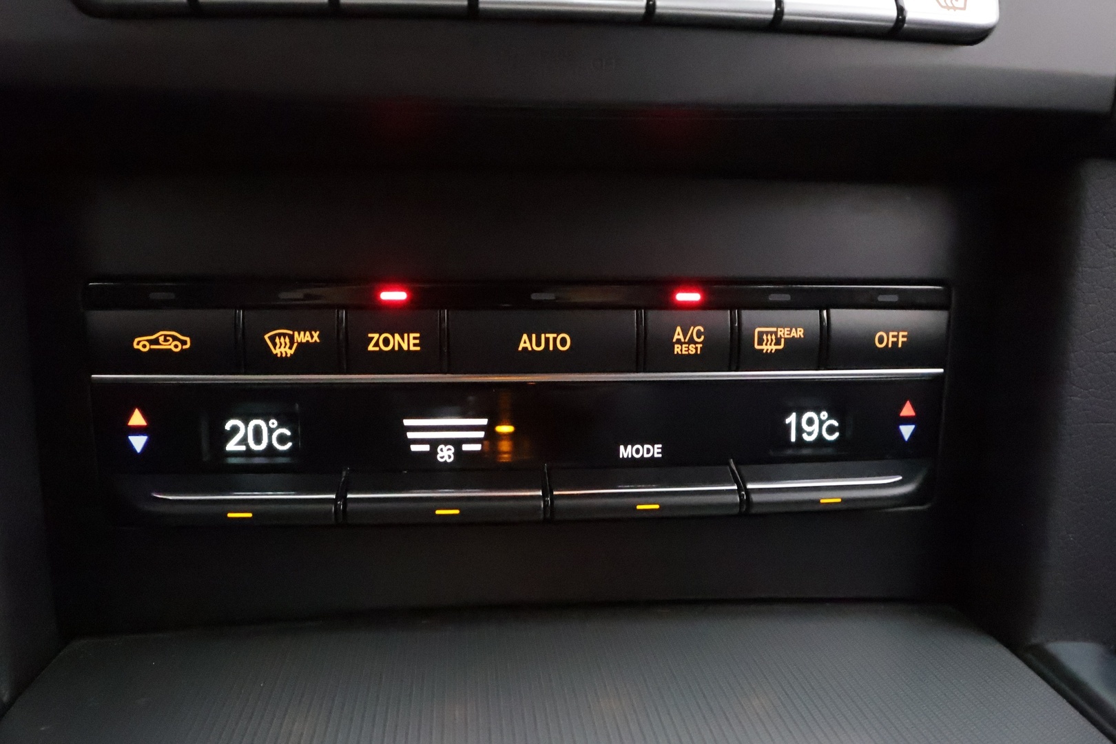MERCEDES-BENZ E 2015