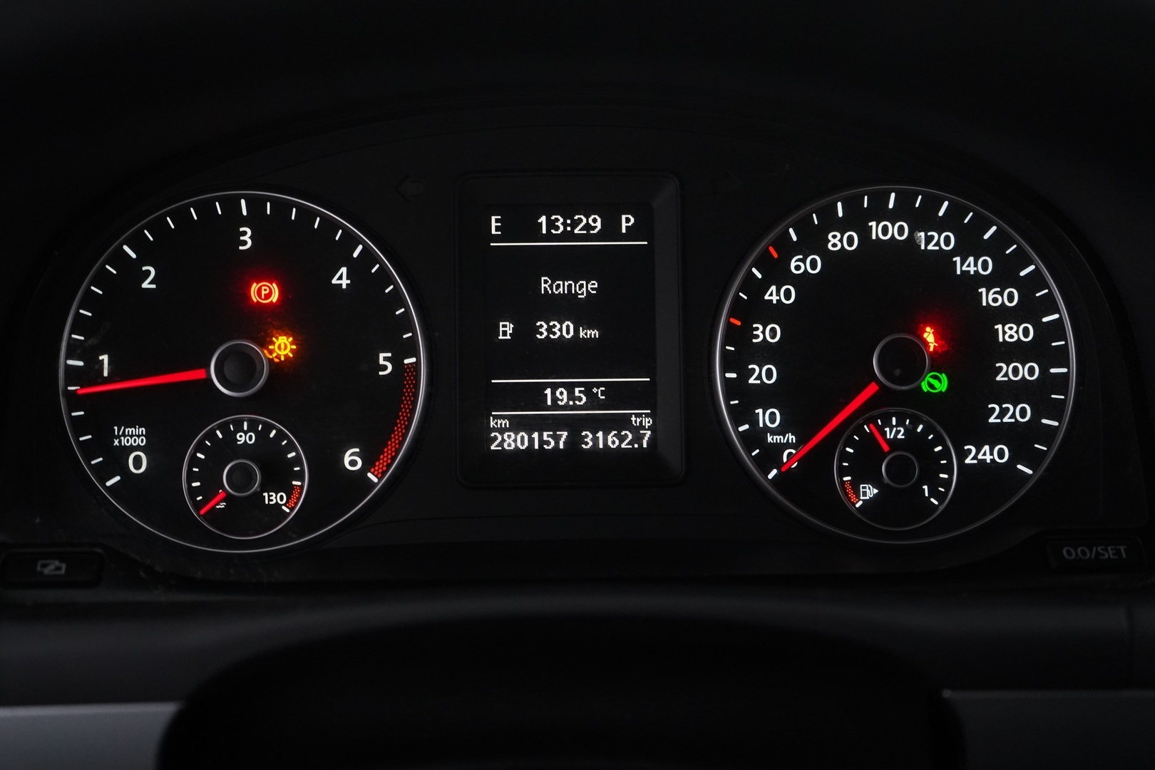 VOLKSWAGEN Touran 2012