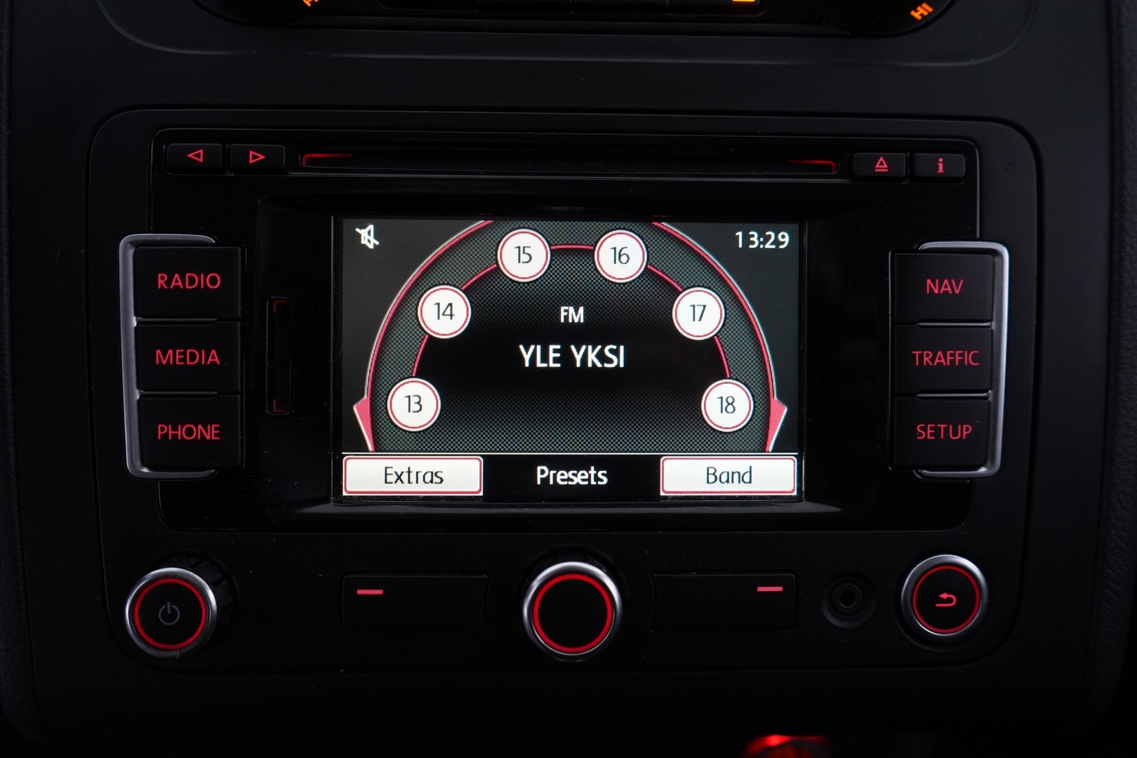 VOLKSWAGEN Touran 2012